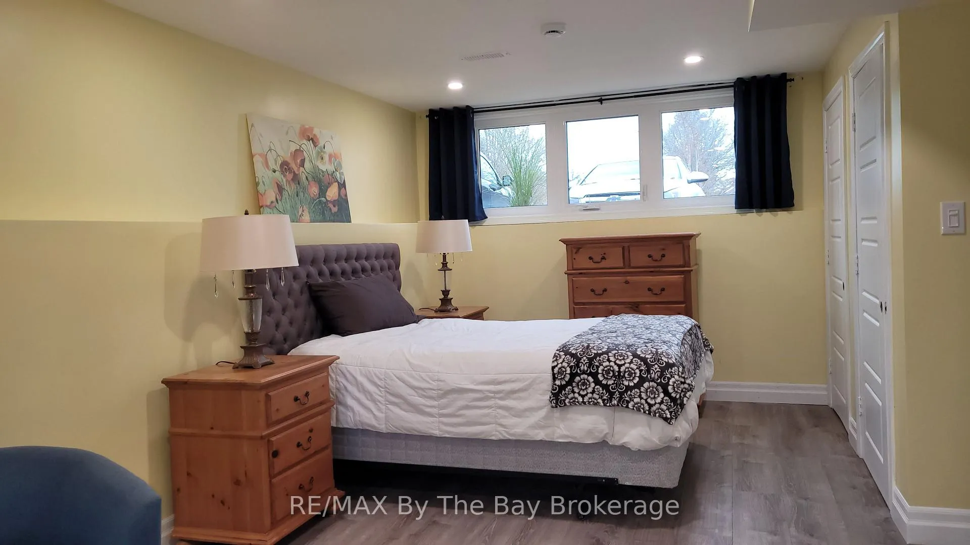 Photo 4 of Unit 2, 7 Harbour Crescent, Wasaga Beach — HOMEH