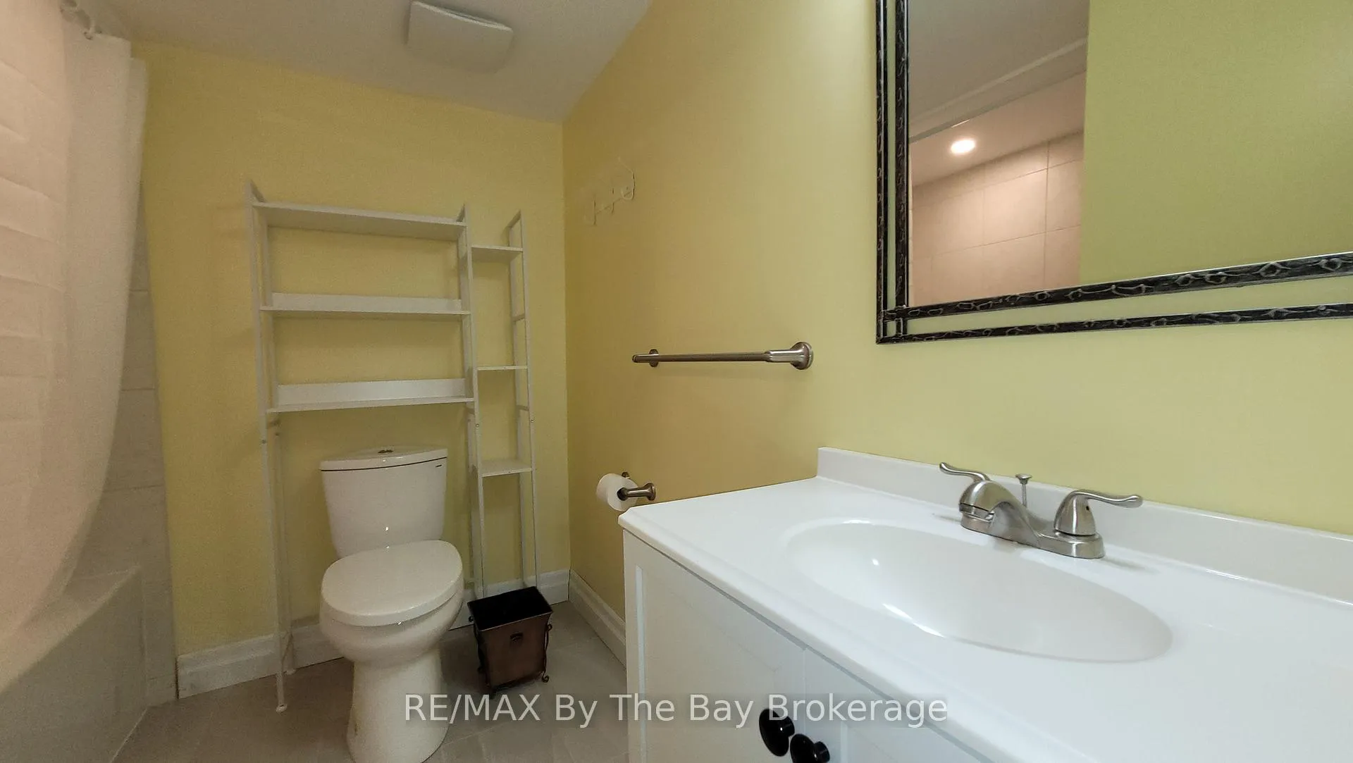 Photo 10 of Unit 2, 7 Harbour Crescent, Wasaga Beach — HOMEH