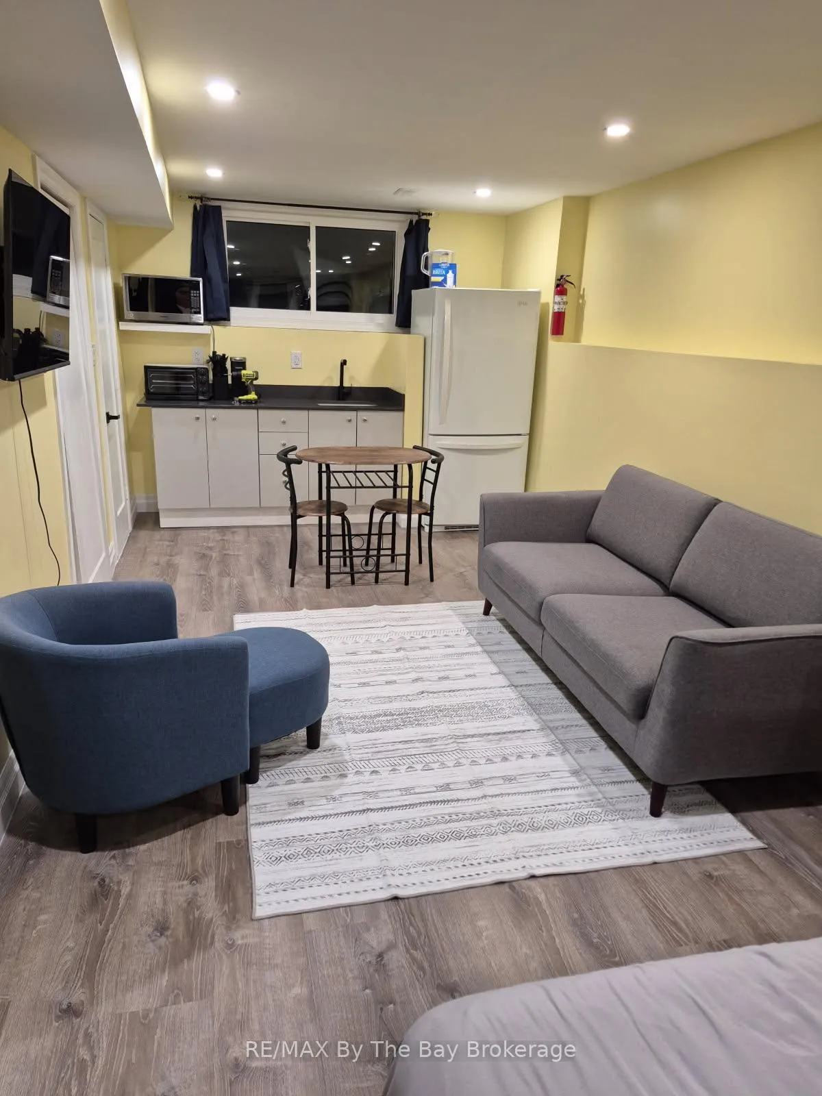 Photo 5 of Unit 2, 7 Harbour Crescent, Wasaga Beach — HOMEH