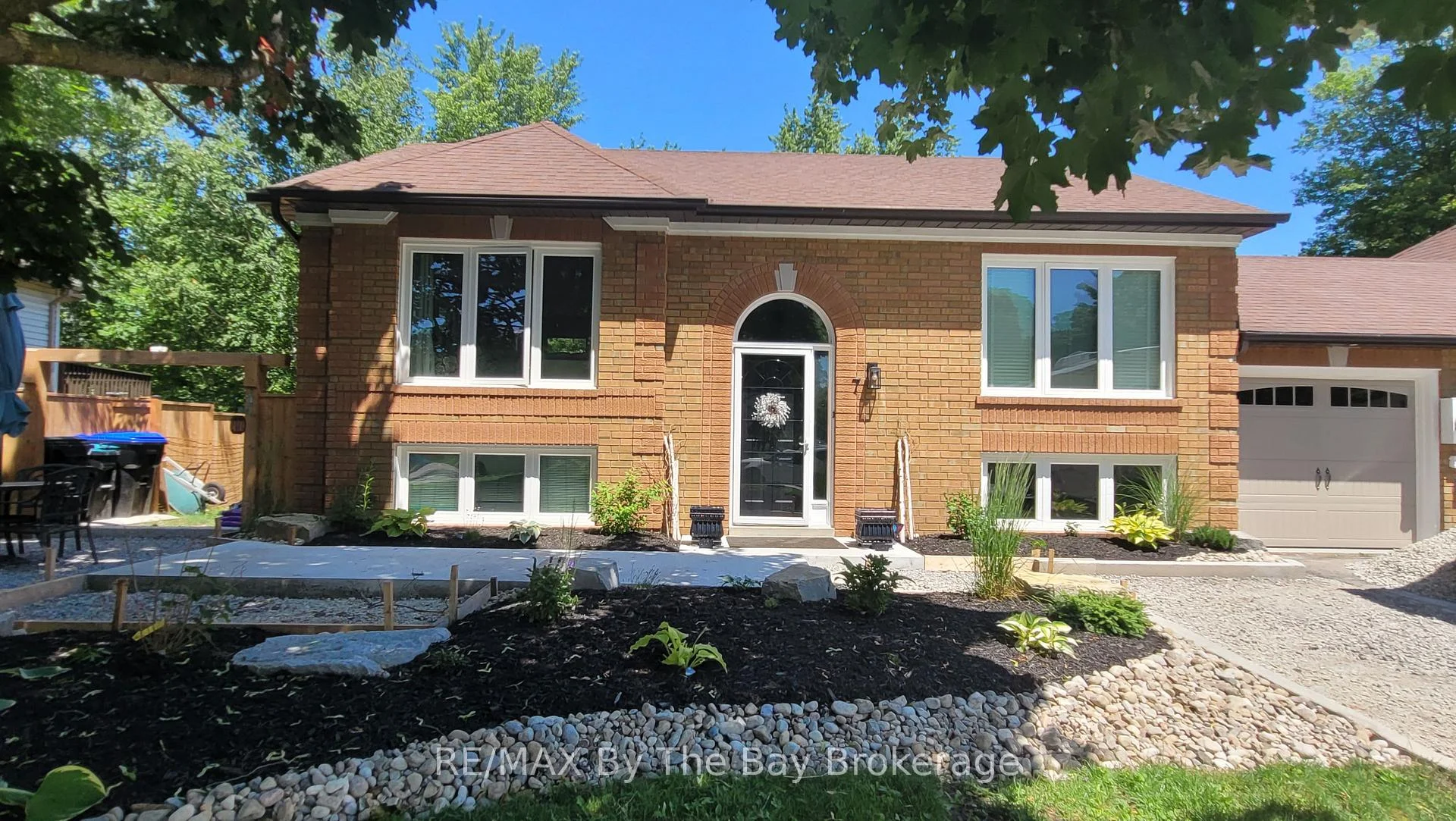 Photo 1 of Unit 2, 7 Harbour Crescent, Wasaga Beach — HOMEH