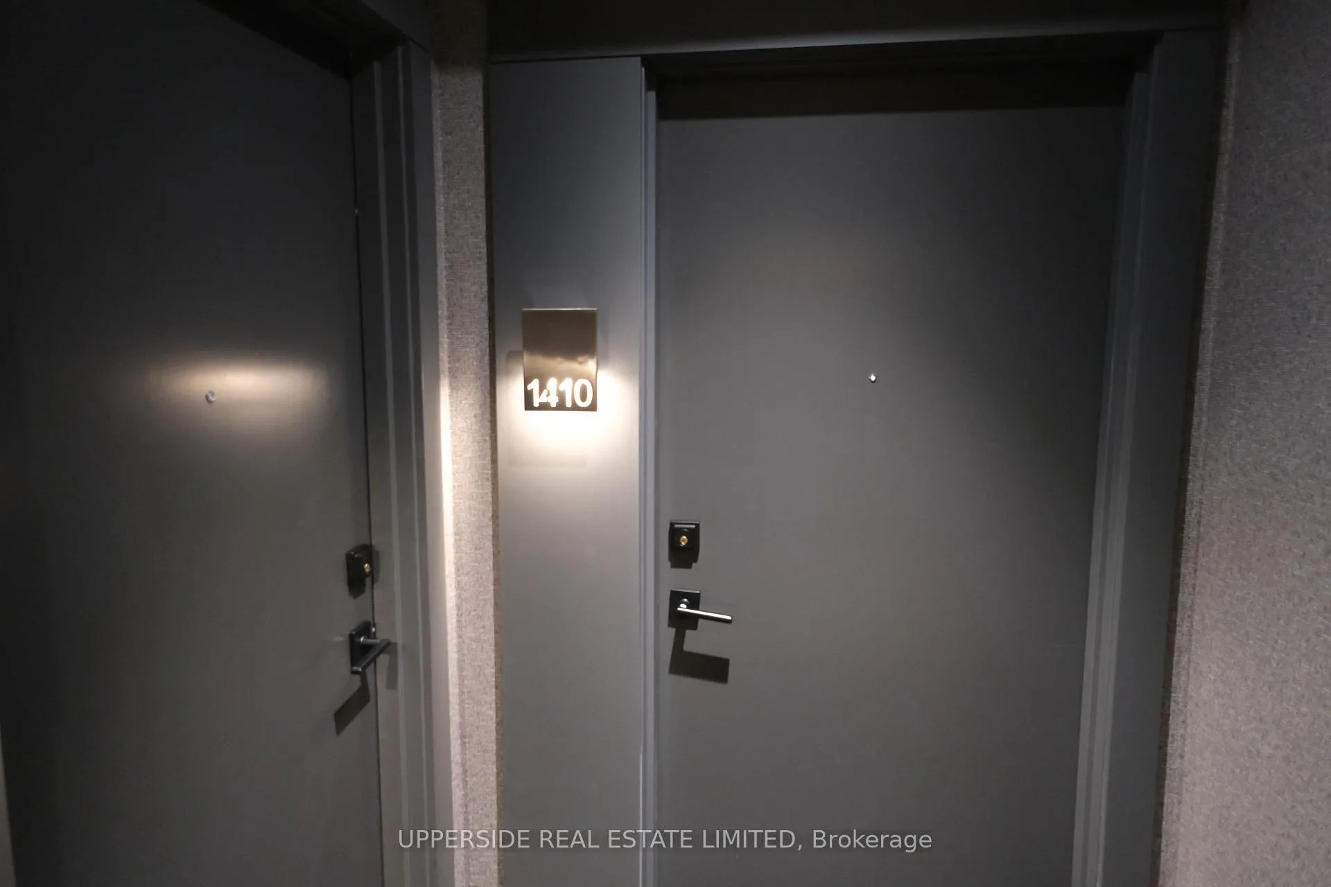 Front of Unit 1410, 435 Richmond Street W