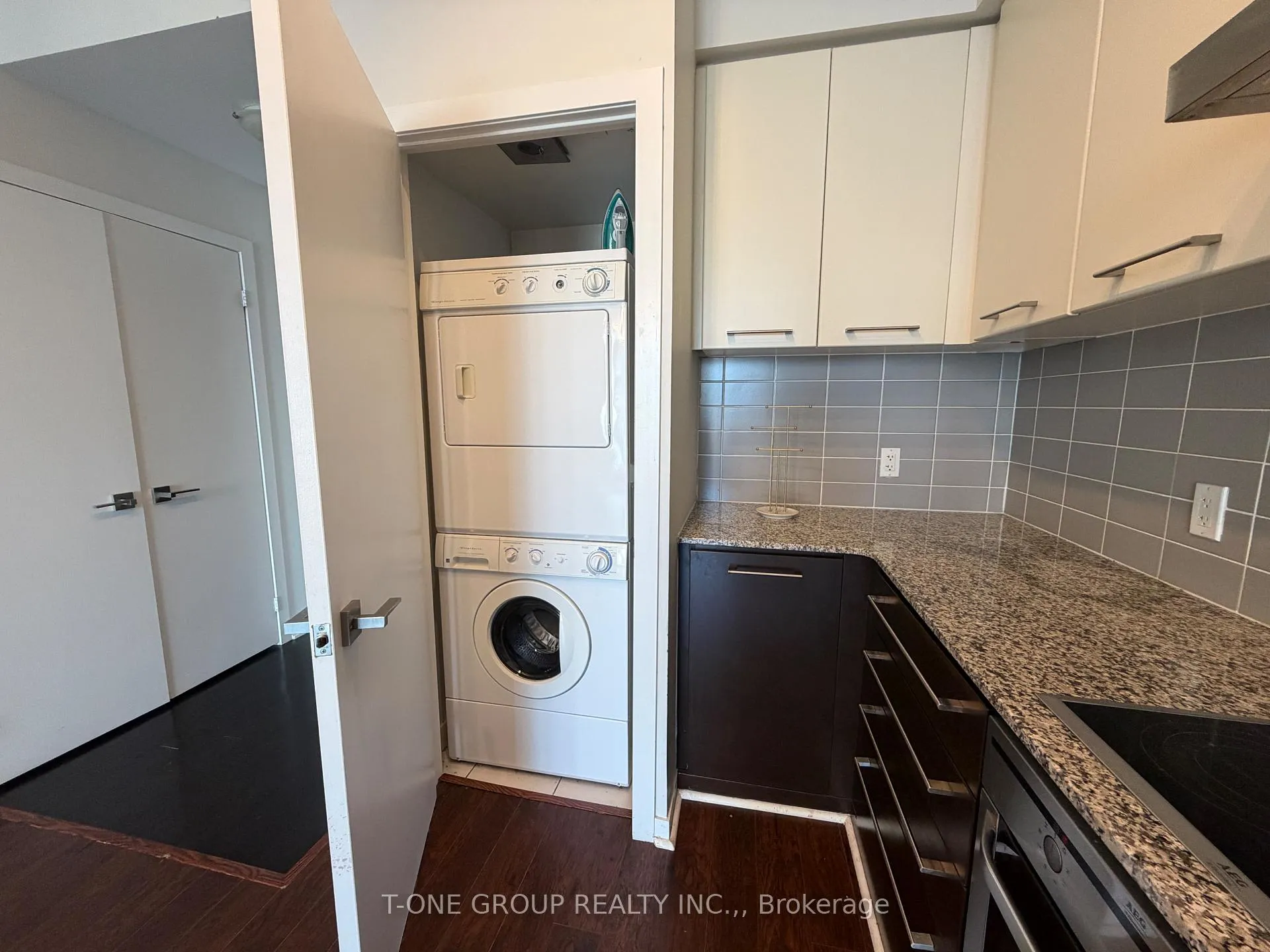 Photo 4 of Unit 2304, 770 Bay Street, Toronto, Bay Street Corridor — HOMEH