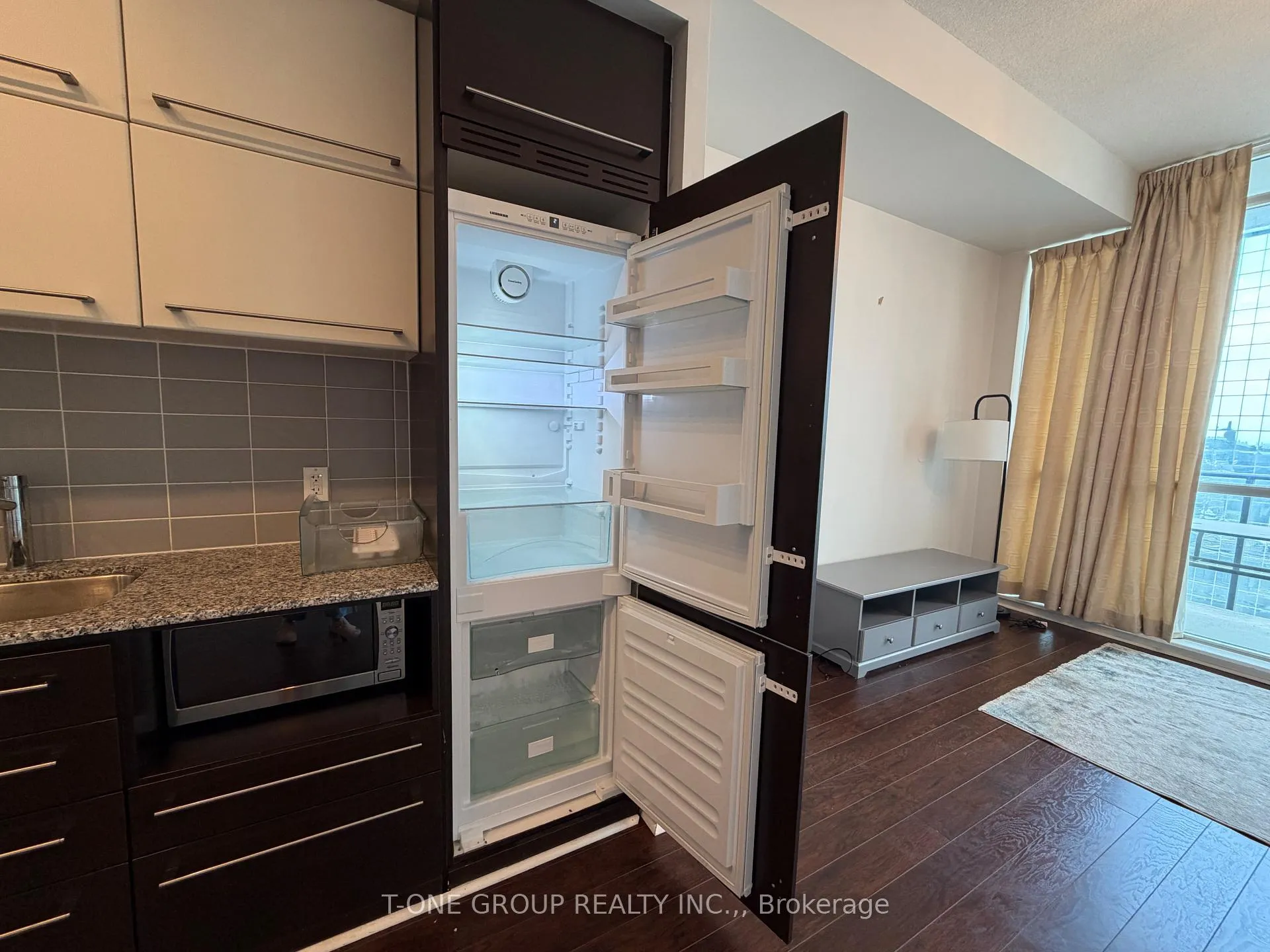 Photo 5 of Unit 2304, 770 Bay Street, Toronto, Bay Street Corridor — HOMEH
