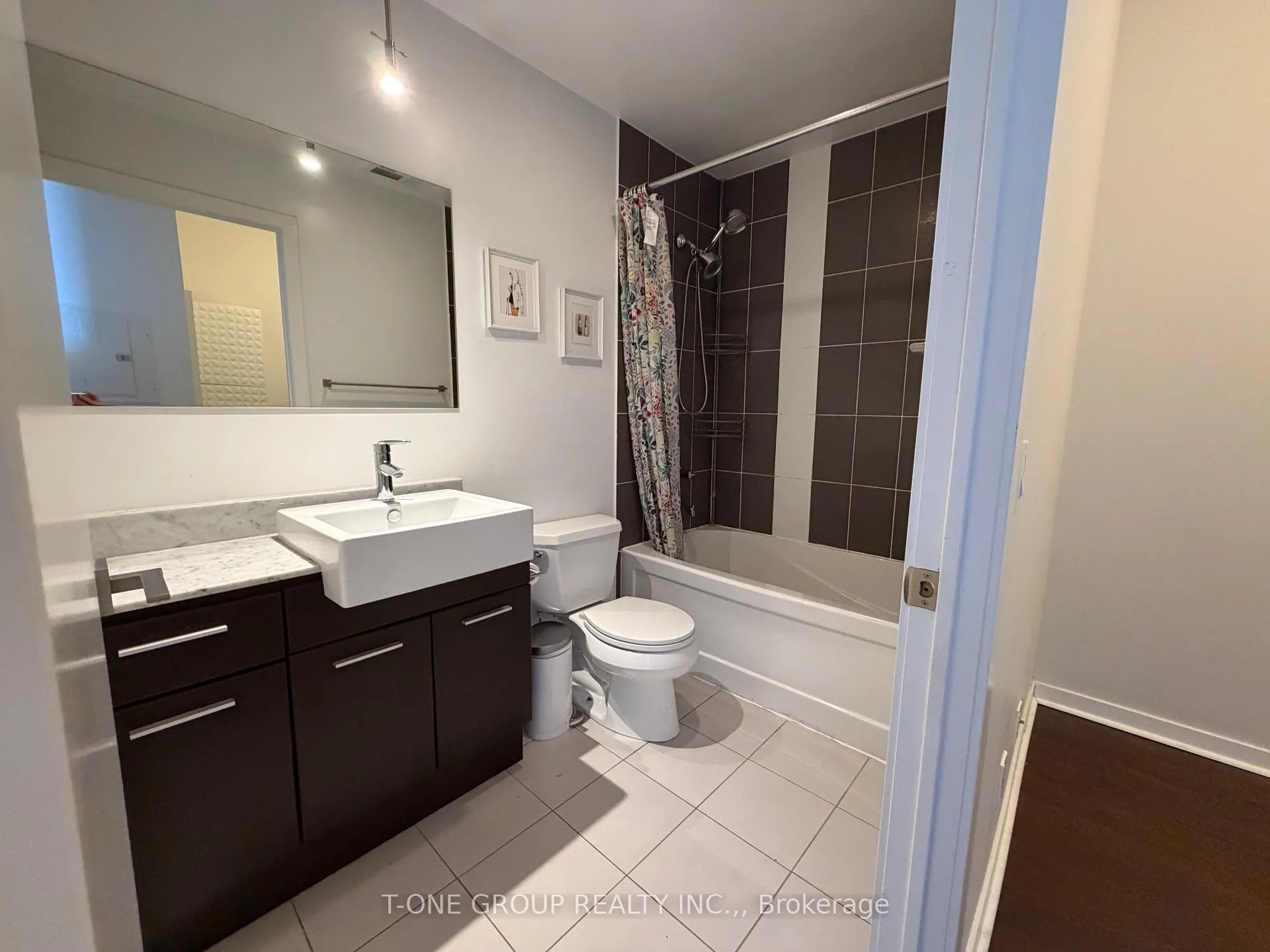 Photo 8 of Unit 2304, 770 Bay Street, Toronto, Bay Street Corridor — HOMEH