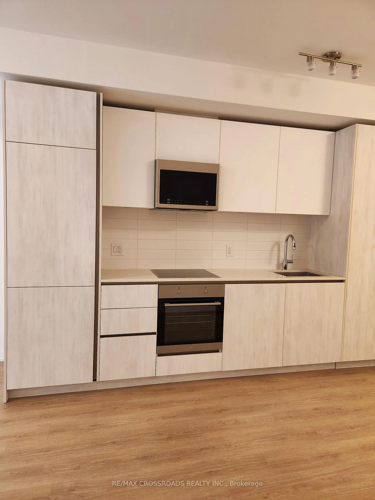 Photo 4 of Unit 704, 8 Widmer Street, Toronto, Waterfront Communities — HOMEH