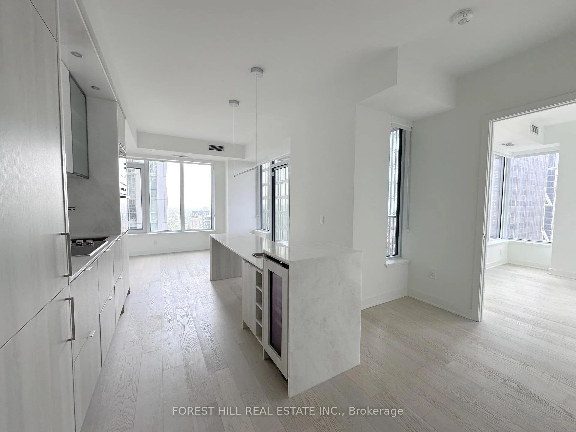 Front of Unit 3307, 11 Yorkville Avenue