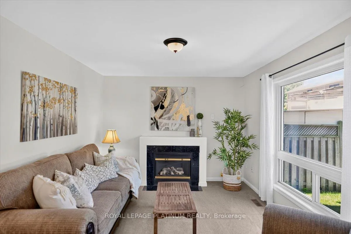Photo 8 of 21 Vista Green Crescent, Brampton, Fletcher's Meadow — HOMEH