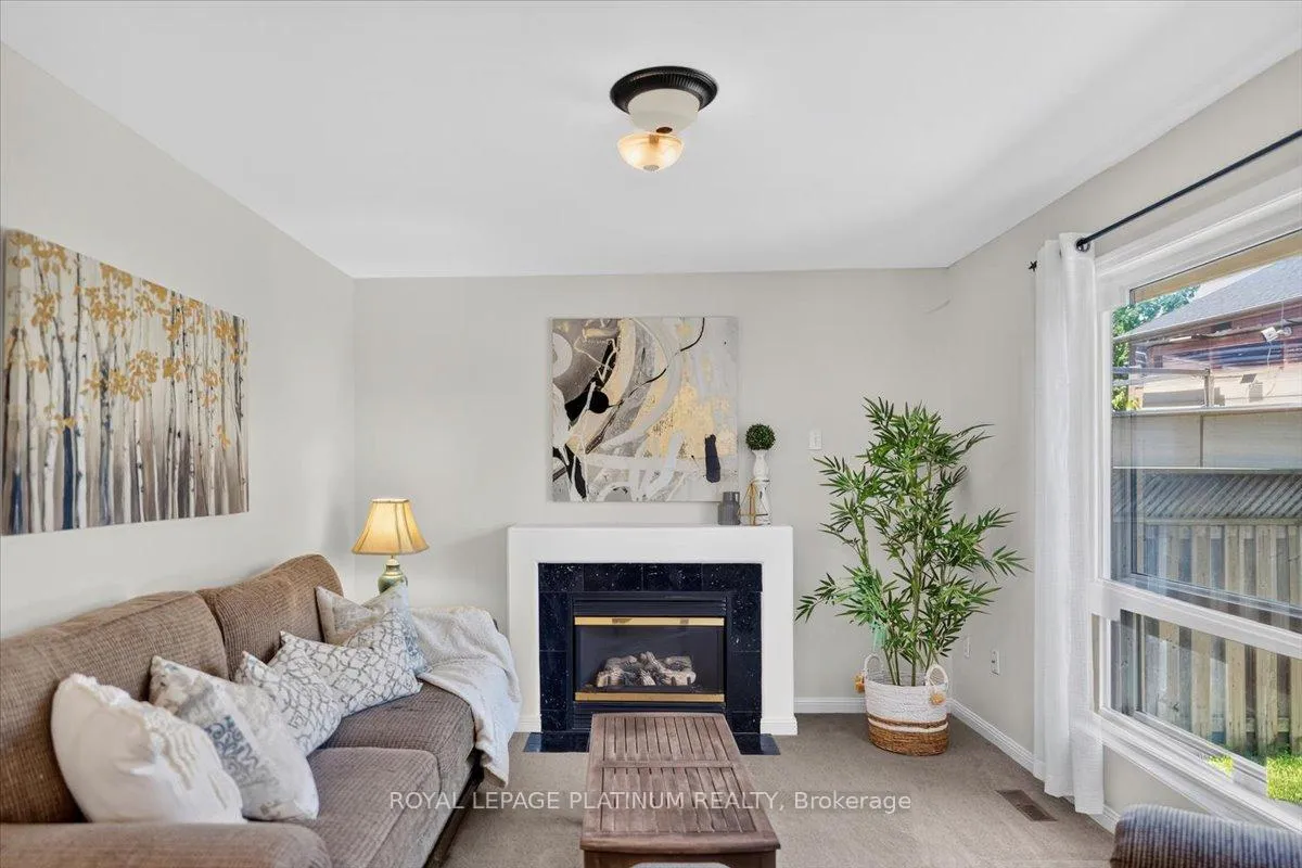 Photo 9 of 21 Vista Green Crescent, Brampton, Fletcher's Meadow — HOMEH