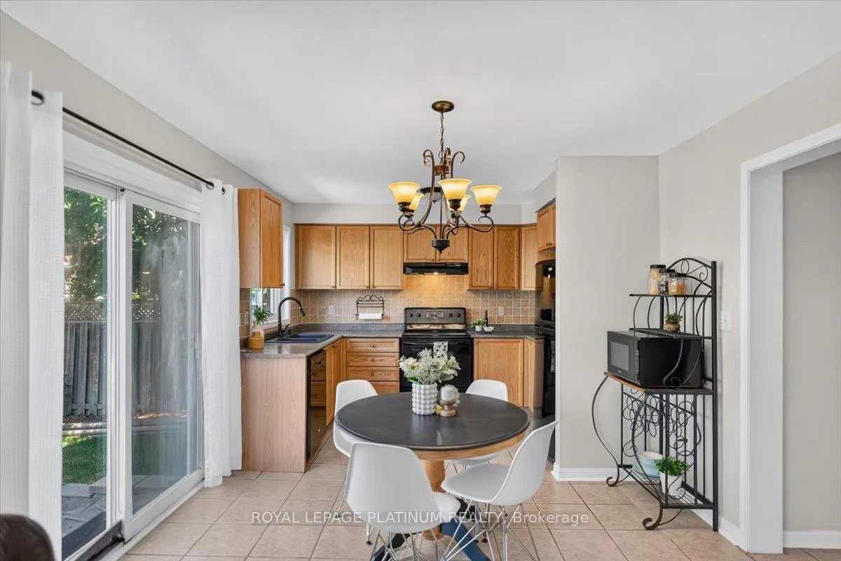 Photo 12 of 21 Vista Green Crescent, Brampton, Fletcher's Meadow — HOMEH