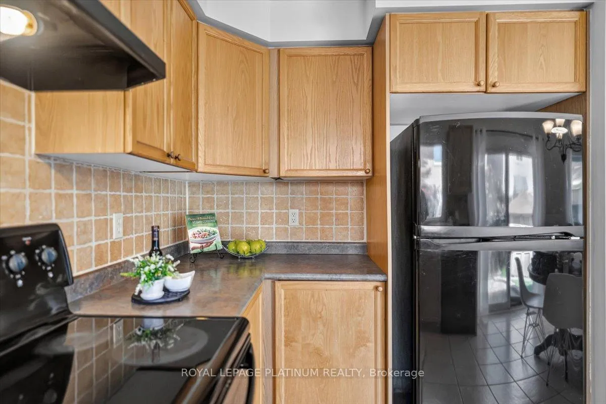 Photo 14 of 21 Vista Green Crescent, Brampton, Fletcher's Meadow — HOMEH