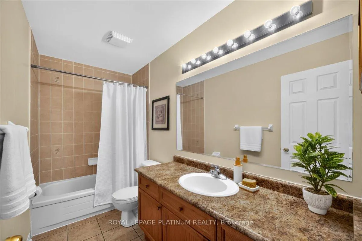 Photo 17 of 21 Vista Green Crescent, Brampton, Fletcher's Meadow — HOMEH