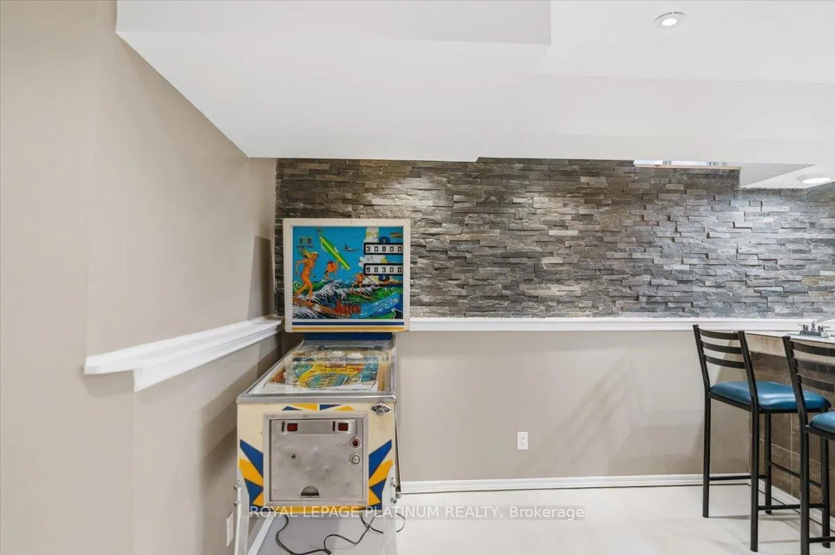 Photo 32 of 21 Vista Green Crescent, Brampton, Fletcher's Meadow — HOMEH