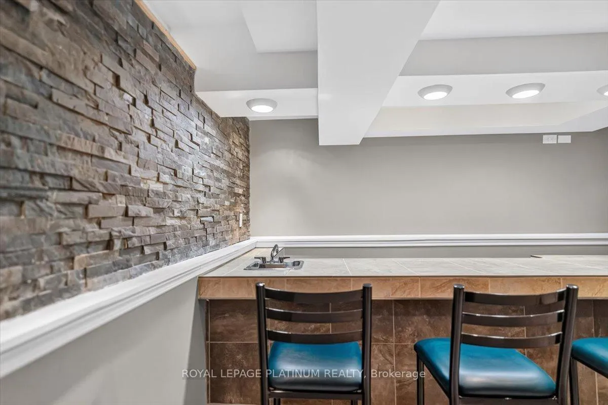 Photo 33 of 21 Vista Green Crescent, Brampton, Fletcher's Meadow — HOMEH