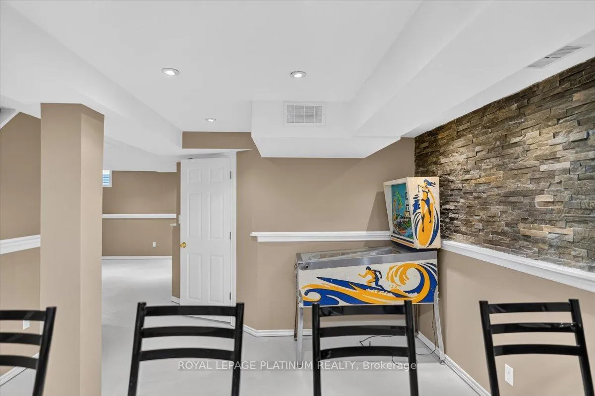 Photo 34 of 21 Vista Green Crescent, Brampton, Fletcher's Meadow — HOMEH