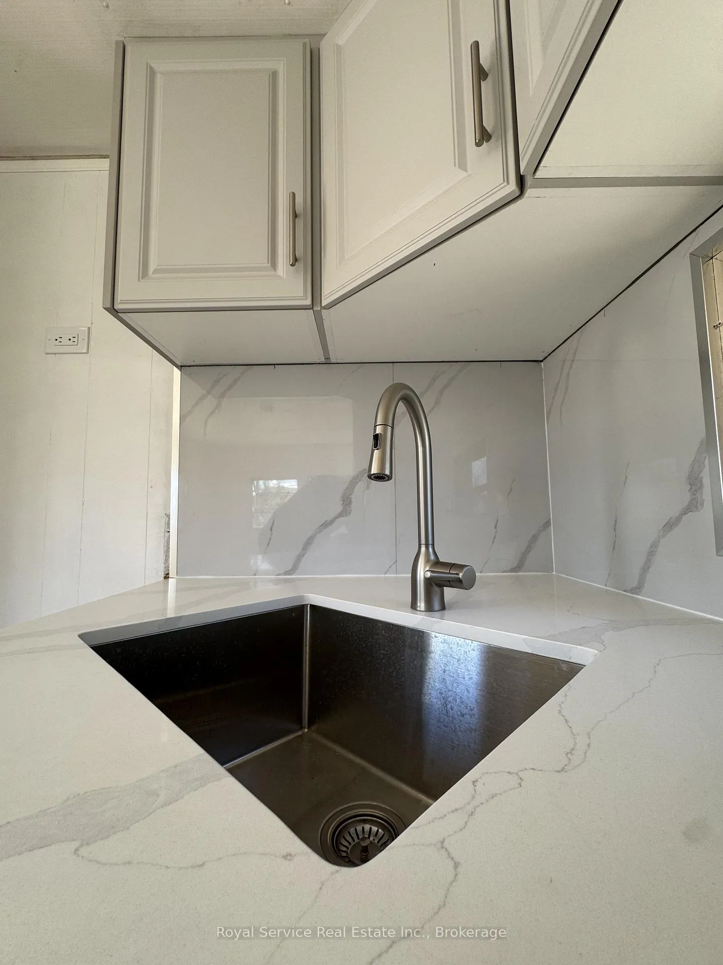 Photo 4 of Unit 21, 1037 Arthur Street, Clarington, Rural Clarington — HOMEH