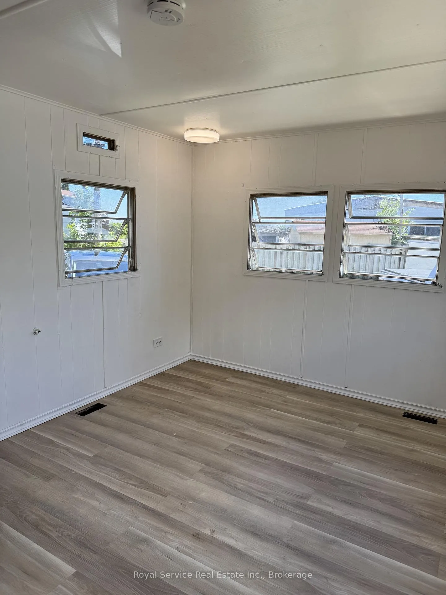 Photo 6 of Unit 21, 1037 Arthur Street, Clarington, Rural Clarington — HOMEH