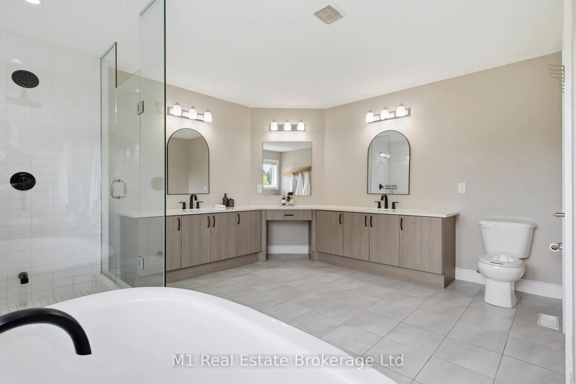 Photo 18 of 140 Harpin Way E, Centre Wellington, Fergus — HOMEH