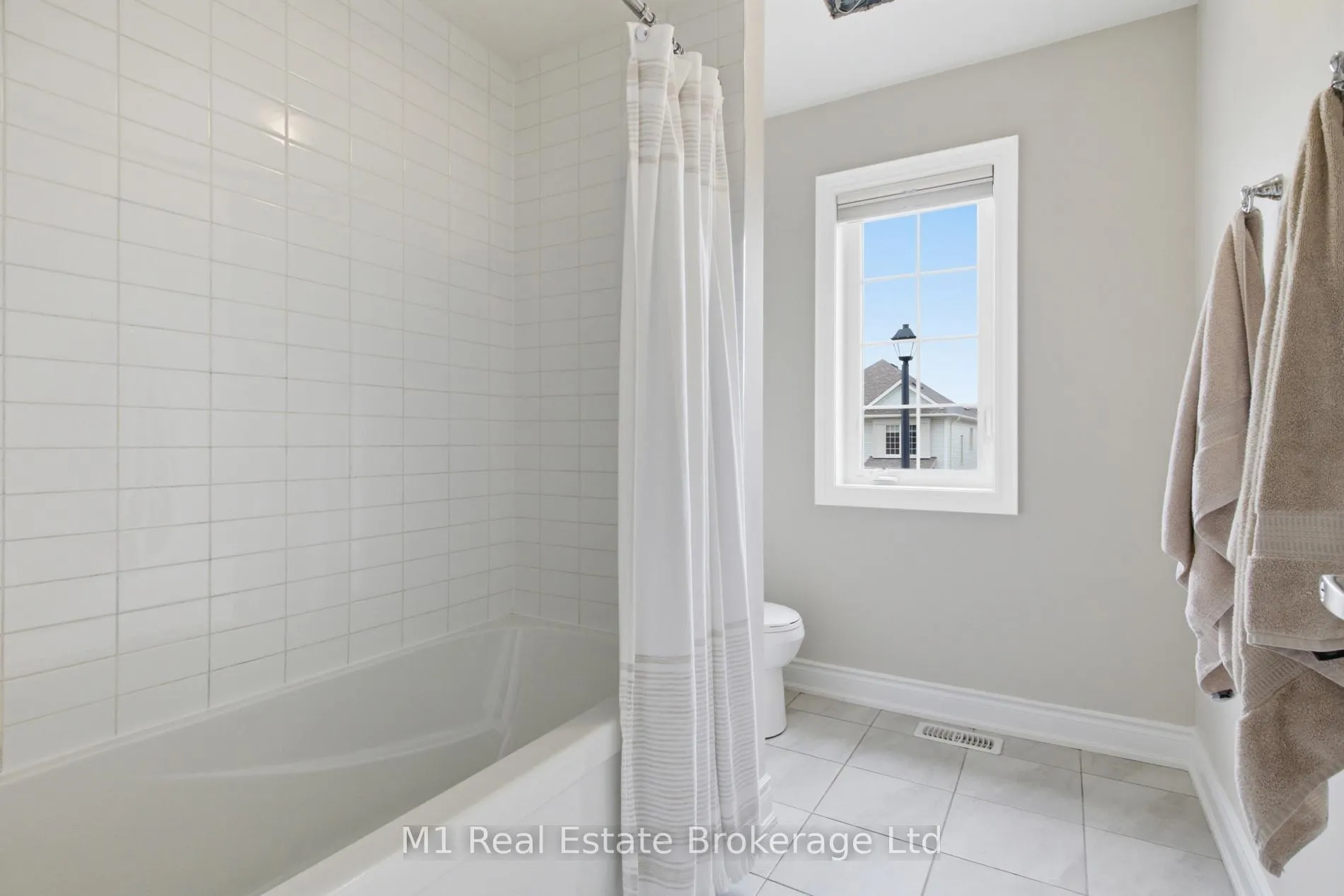 Photo 23 of 140 Harpin Way E, Centre Wellington, Fergus — HOMEH