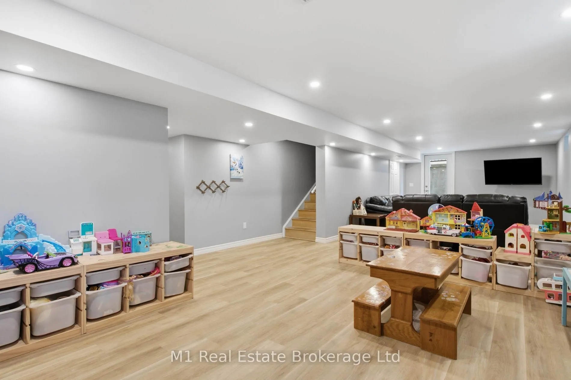 Photo 28 of 140 Harpin Way E, Centre Wellington, Fergus — HOMEH