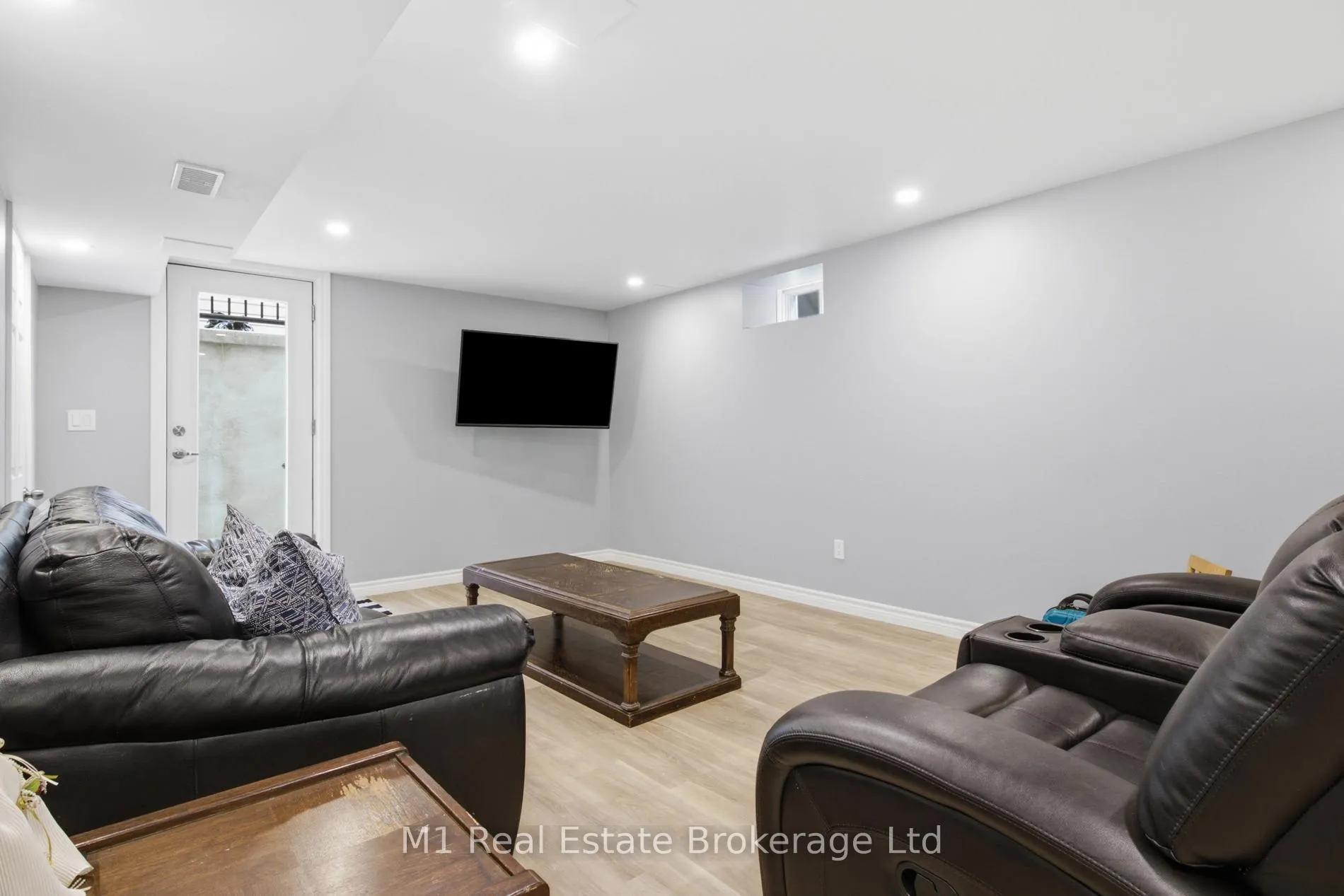 Photo 29 of 140 Harpin Way E, Centre Wellington, Fergus — HOMEH