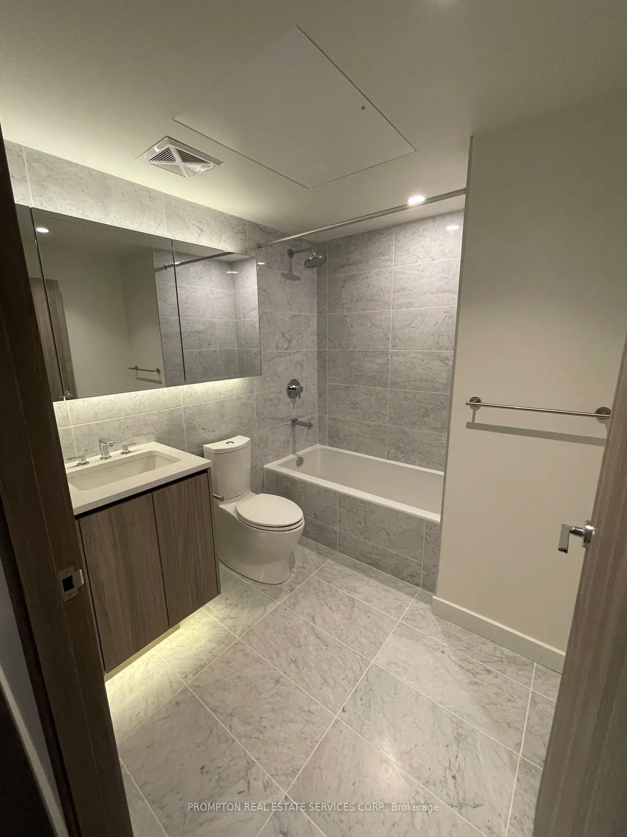 Photo 12 of Unit 2015, 85 McMahon Drive, North York, Bayview Village — HOMEH