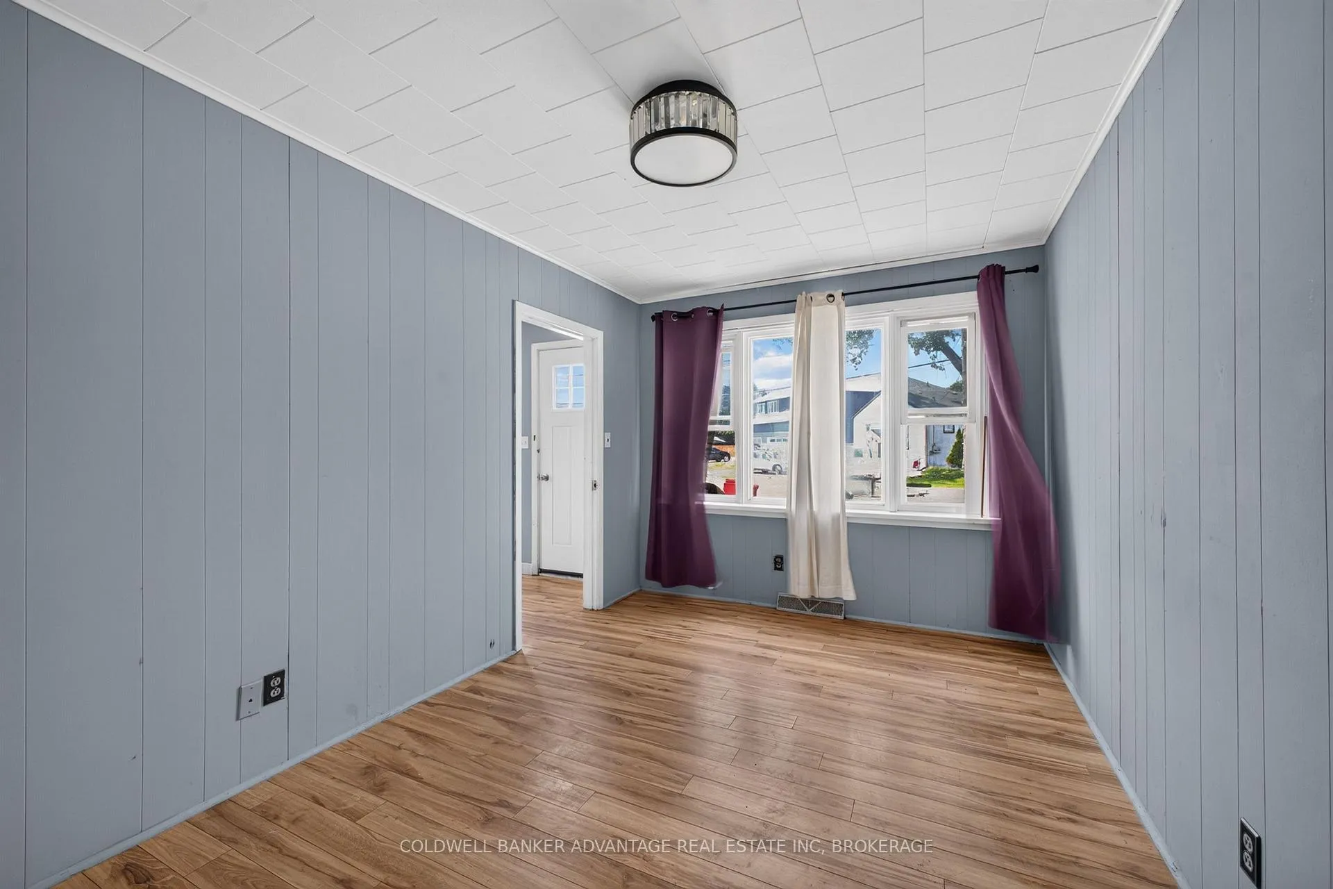 Photo 8 of 69 Dolphin Street, Port Colborne, Bethel — HOMEH