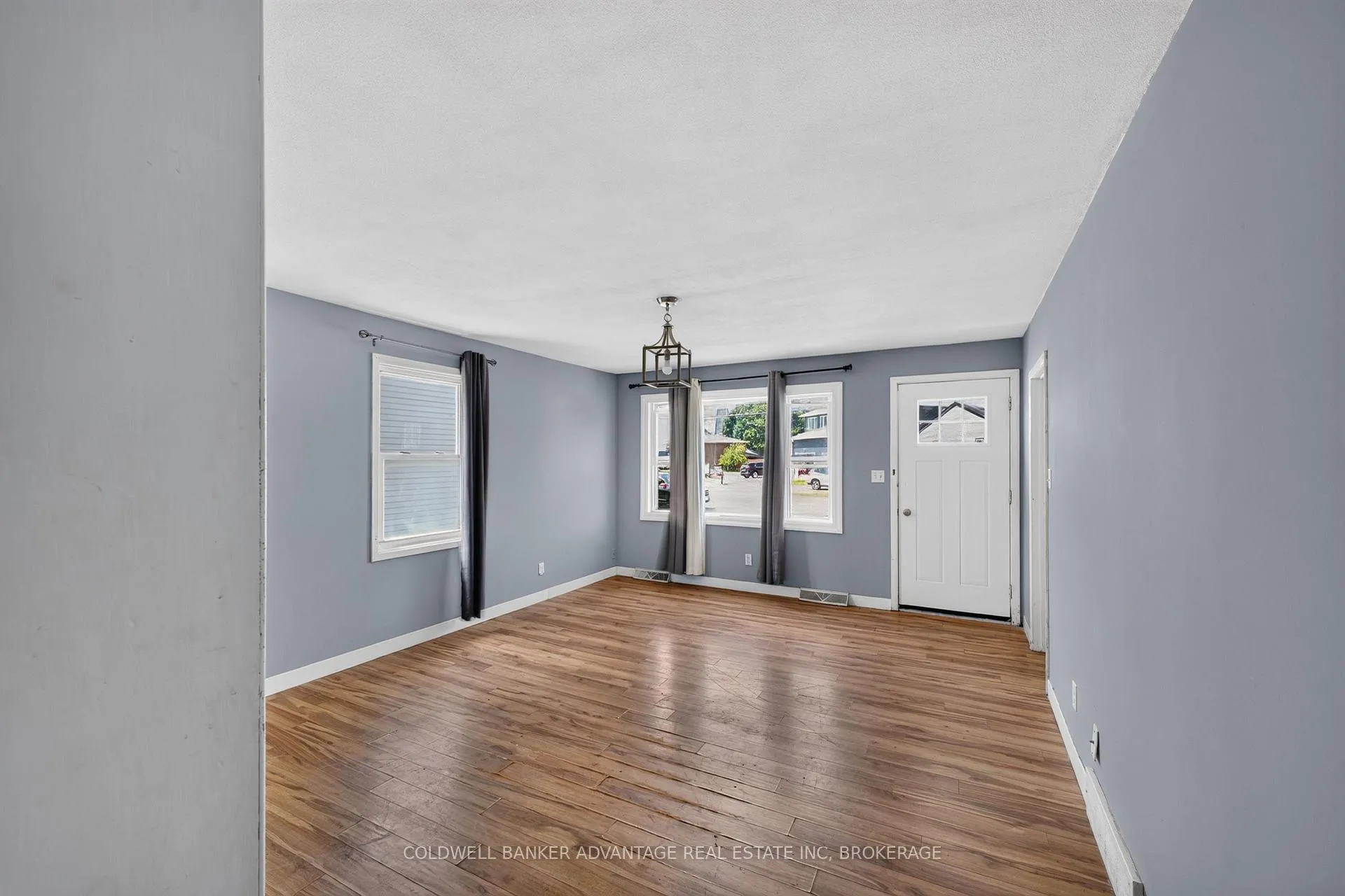 Photo 10 of 69 Dolphin Street, Port Colborne, Bethel — HOMEH
