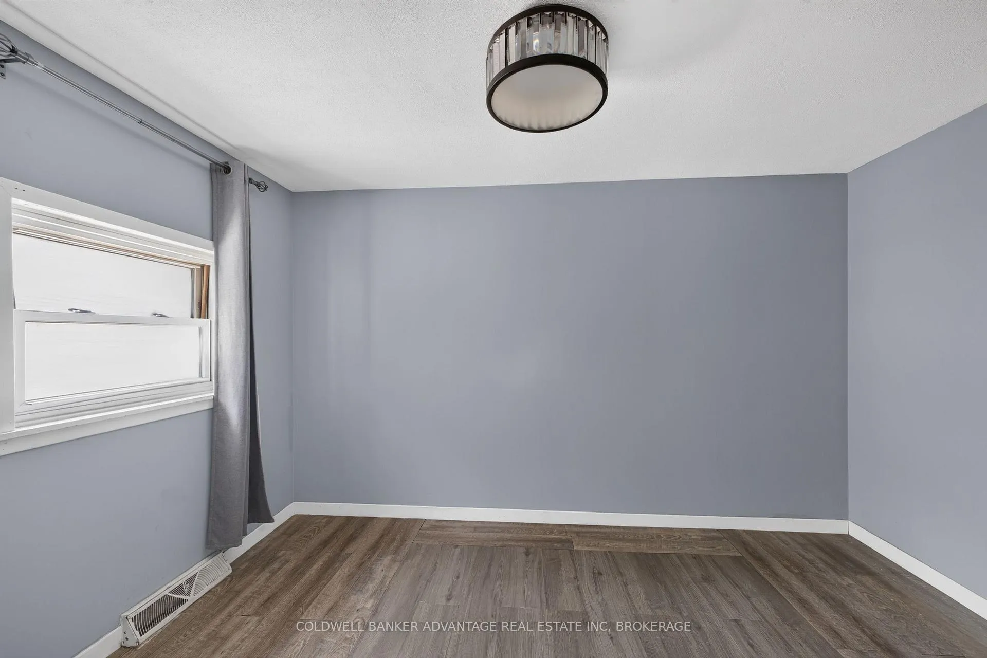 Photo 11 of 69 Dolphin Street, Port Colborne, Bethel — HOMEH