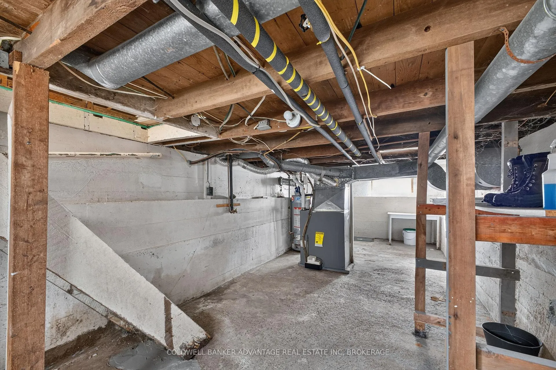 Photo 17 of 69 Dolphin Street, Port Colborne, Bethel — HOMEH