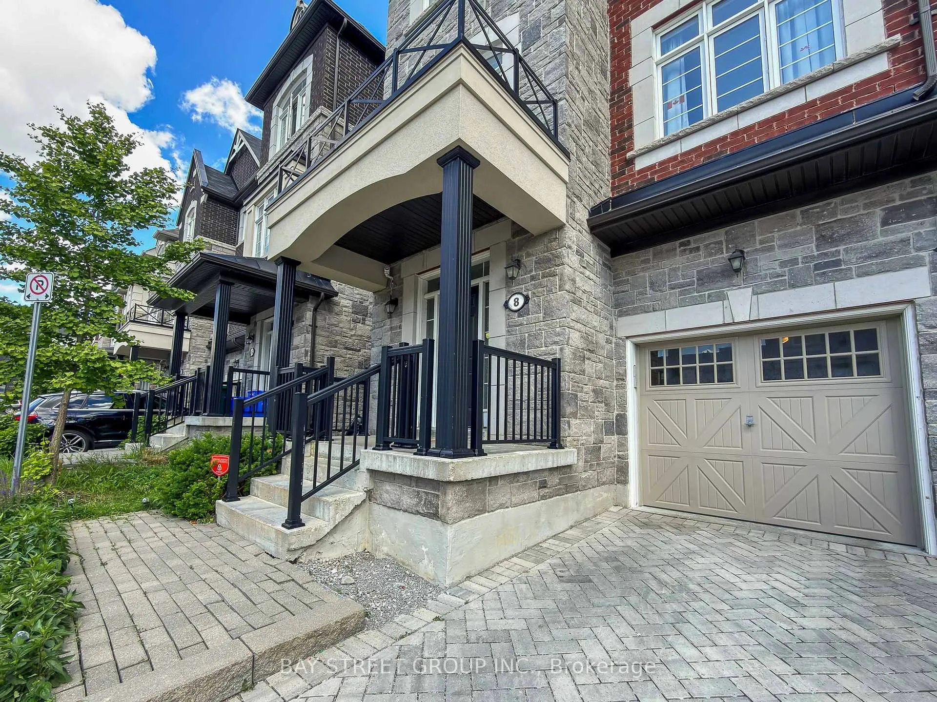 Photo 2 of 8 Globemaster Lane, Richmond Hill, Oak Ridges — HOMEH