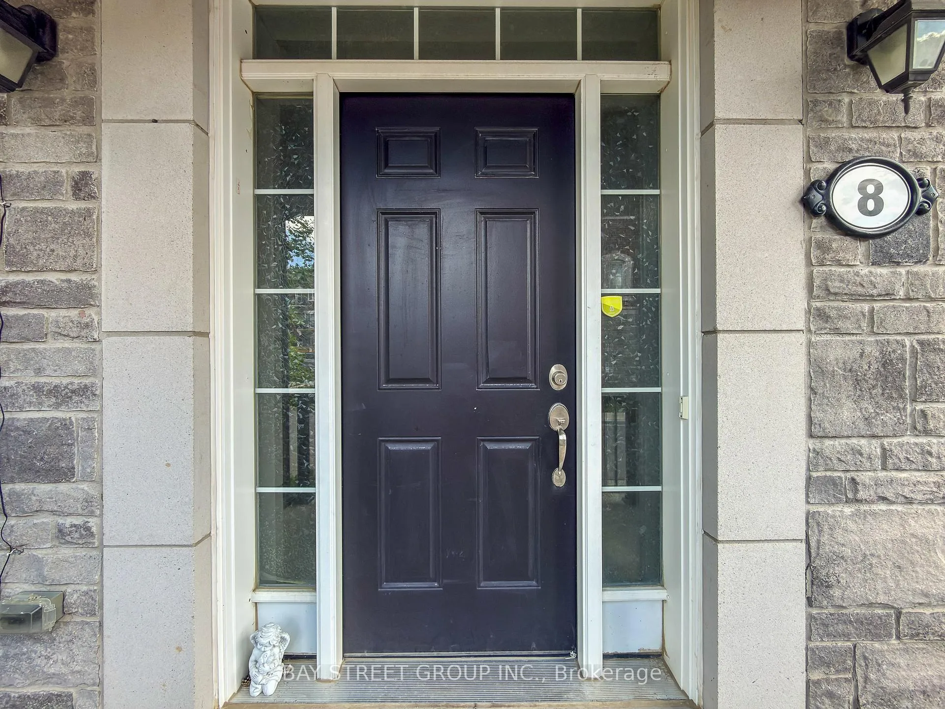 Photo 3 of 8 Globemaster Lane, Richmond Hill, Oak Ridges — HOMEH