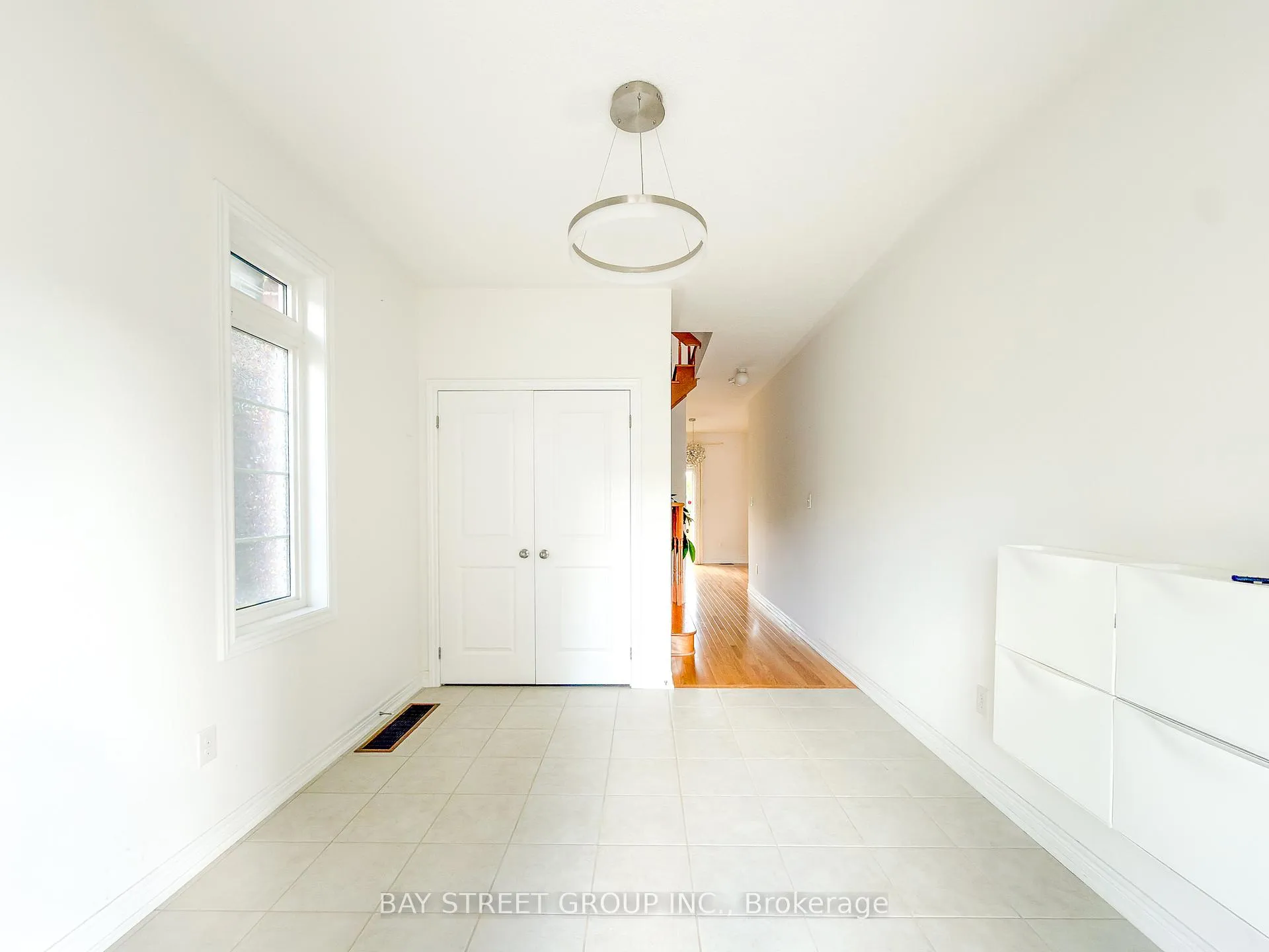 Photo 4 of 8 Globemaster Lane, Richmond Hill, Oak Ridges — HOMEH