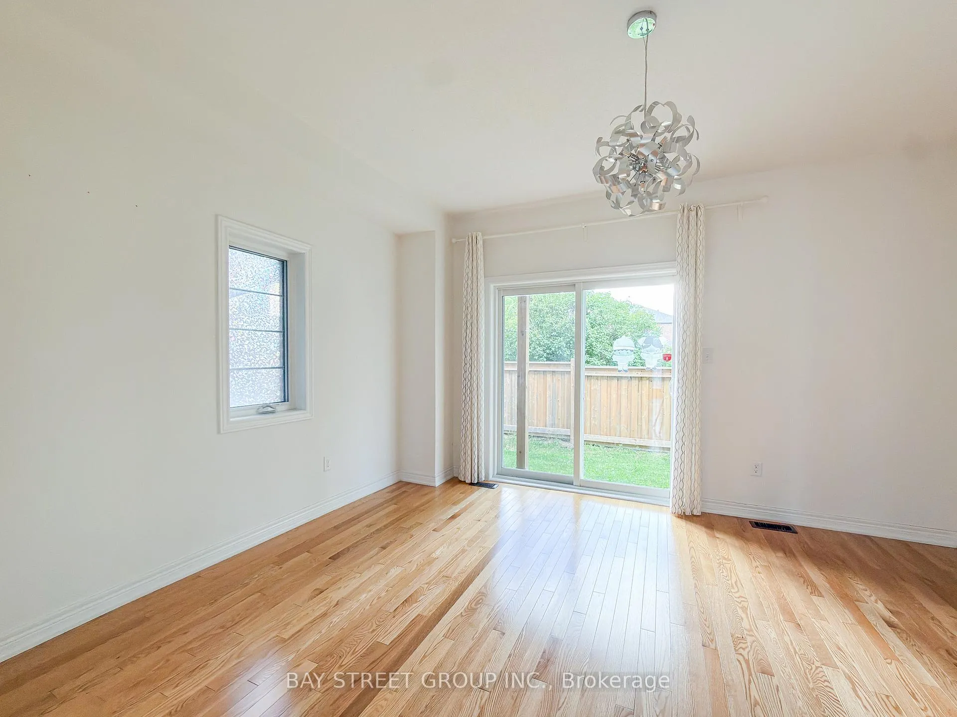 Photo 8 of 8 Globemaster Lane, Richmond Hill, Oak Ridges — HOMEH