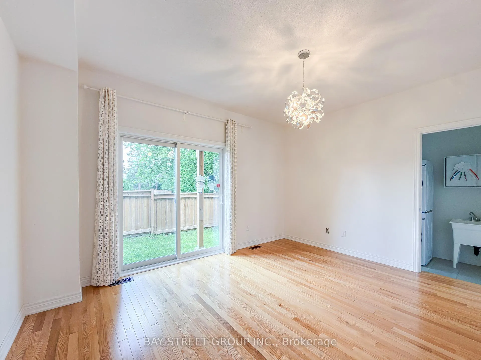 Photo 11 of 8 Globemaster Lane, Richmond Hill, Oak Ridges — HOMEH