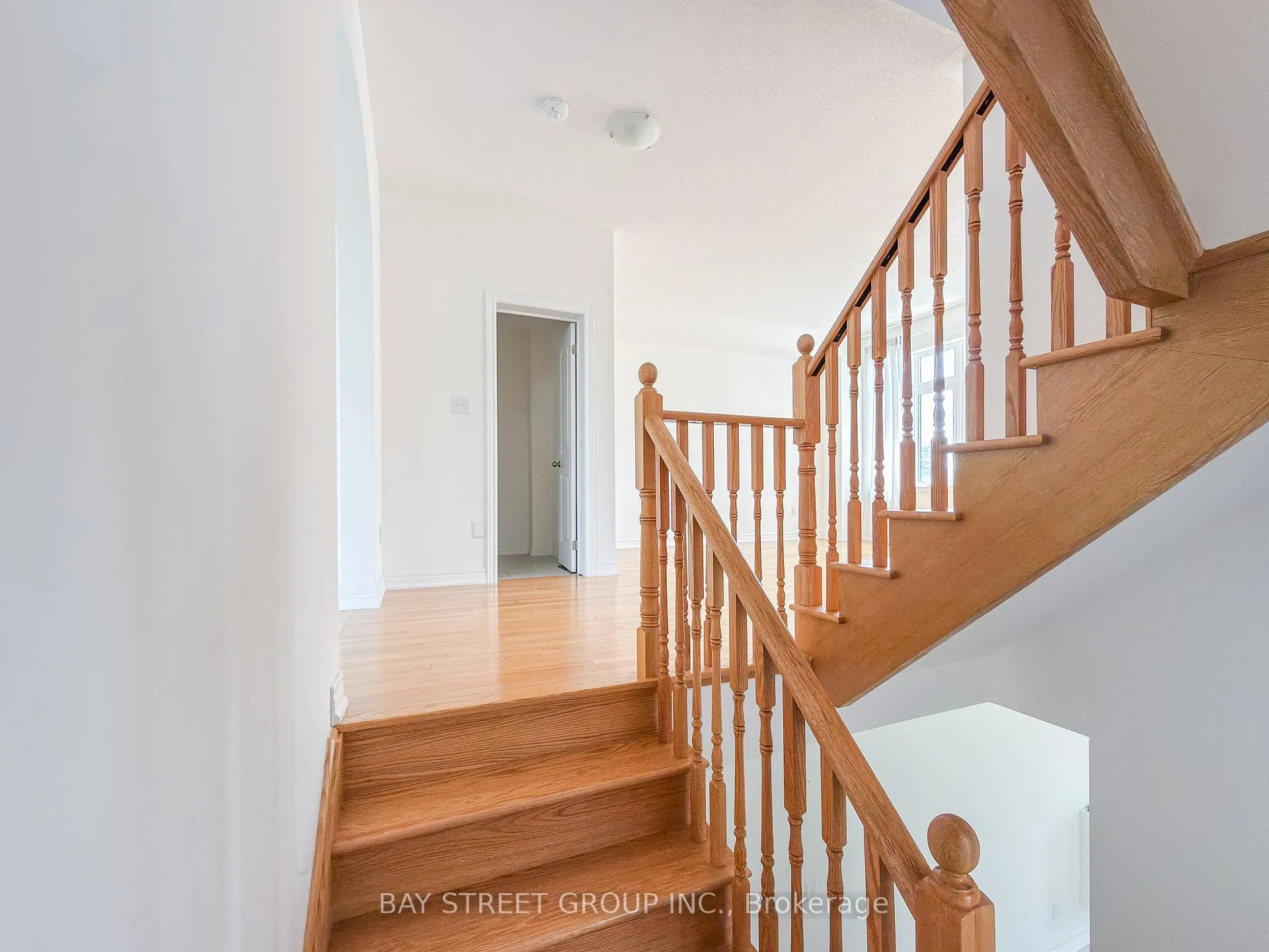 Photo 17 of 8 Globemaster Lane, Richmond Hill, Oak Ridges — HOMEH