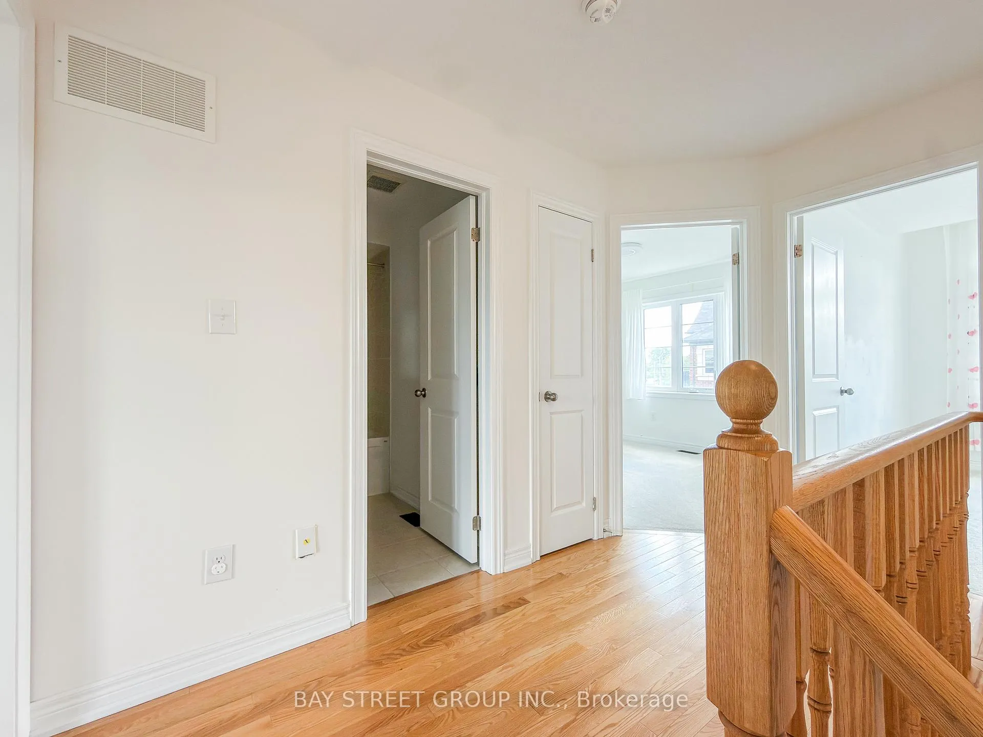 Photo 30 of 8 Globemaster Lane, Richmond Hill, Oak Ridges — HOMEH