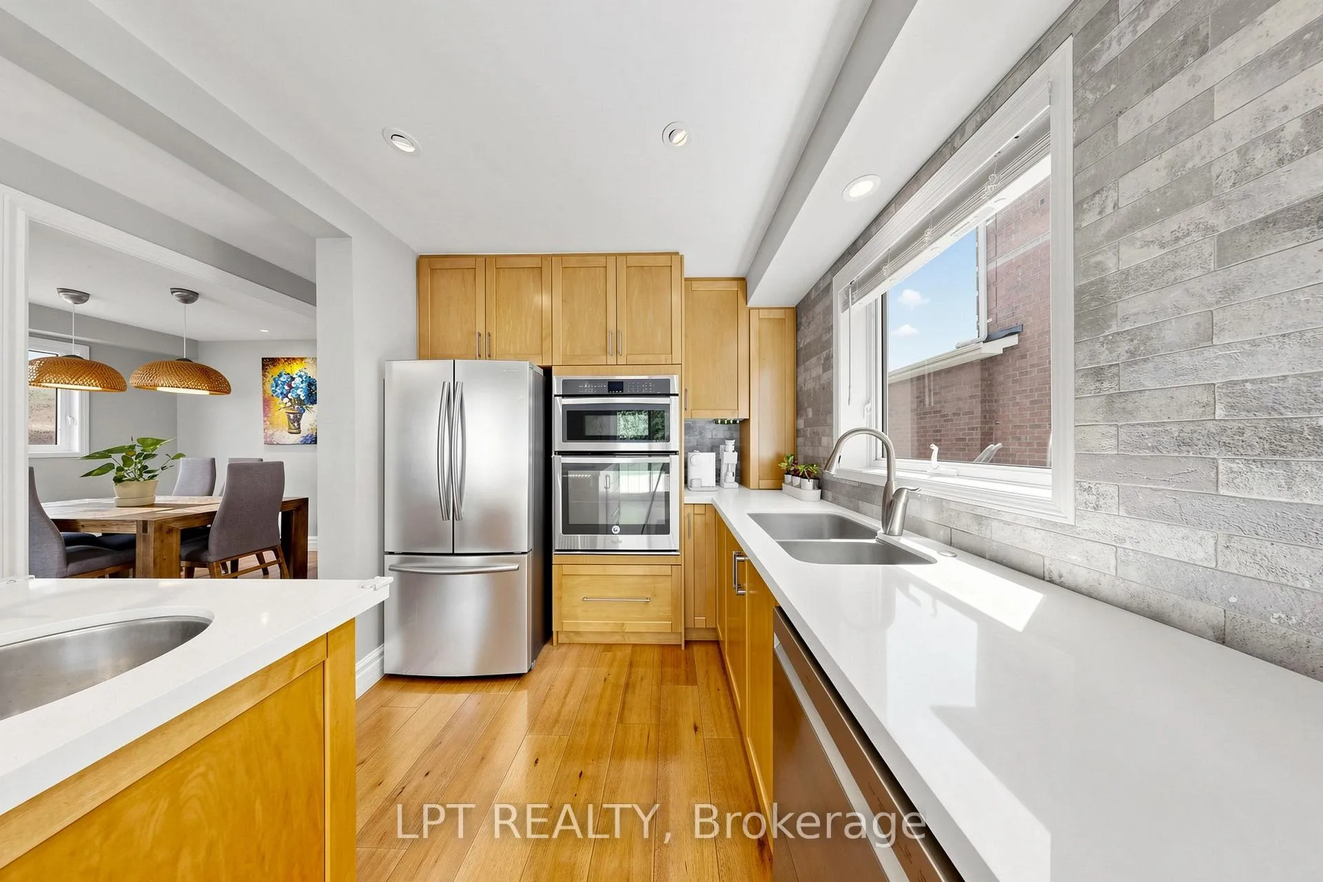 Photo 3 of 30 Pentland Crescent, Vaughan, Maple — HOMEH