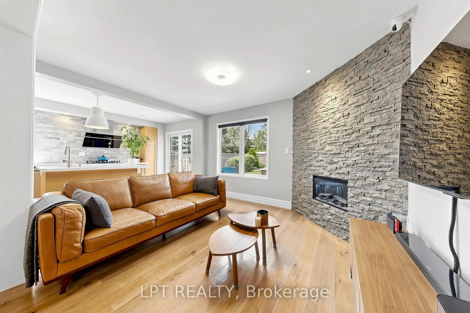 Photo 5 of 30 Pentland Crescent, Vaughan, Maple — HOMEH