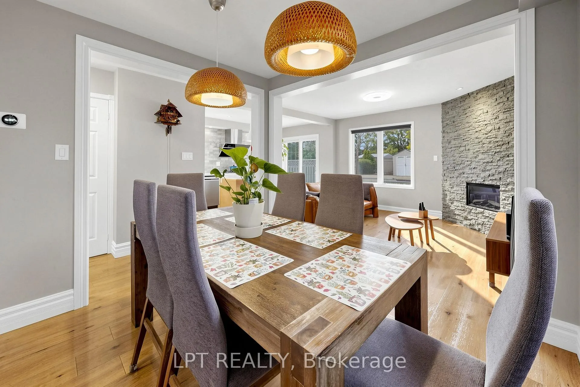 Photo 7 of 30 Pentland Crescent, Vaughan, Maple — HOMEH