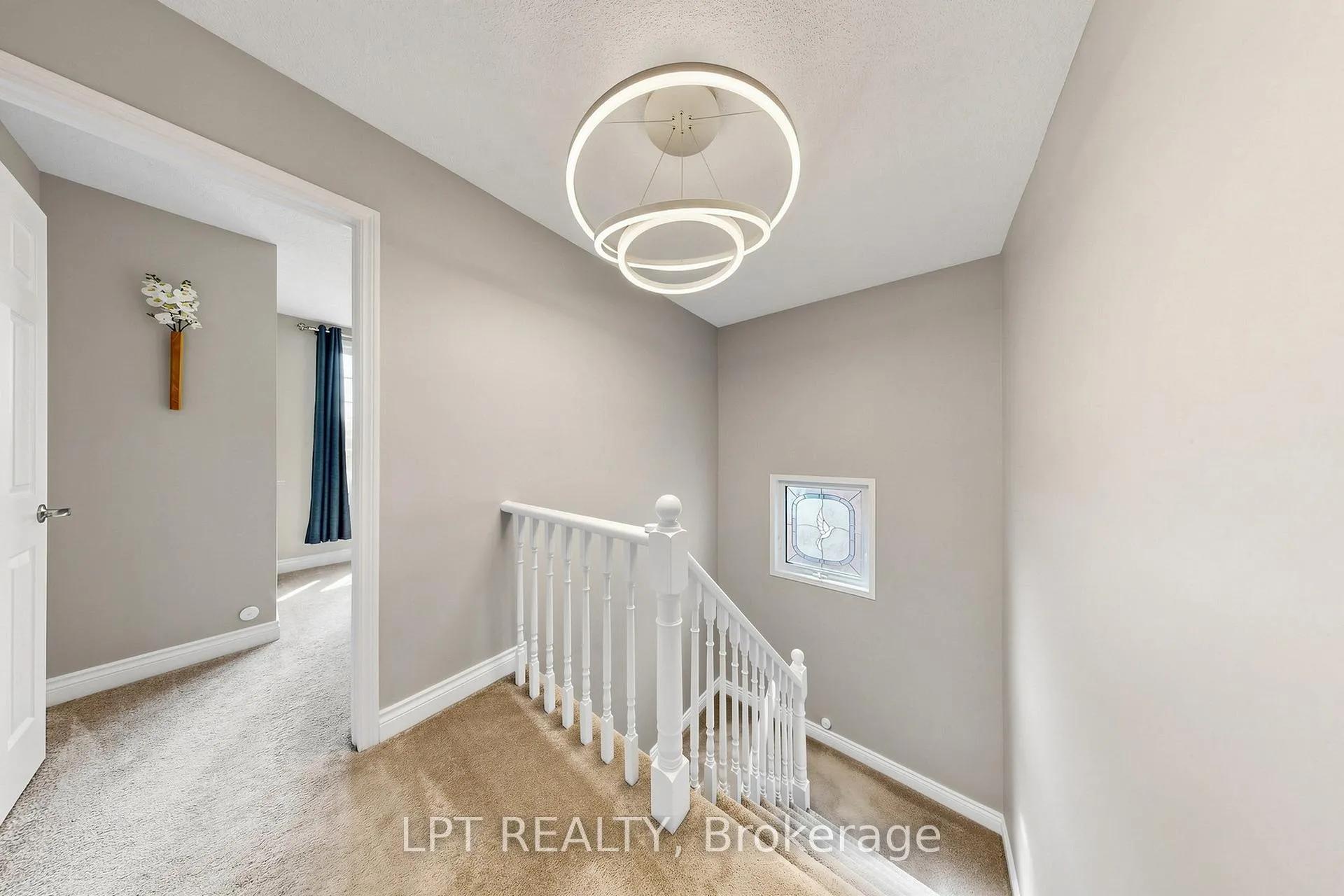 Photo 10 of 30 Pentland Crescent, Vaughan, Maple — HOMEH