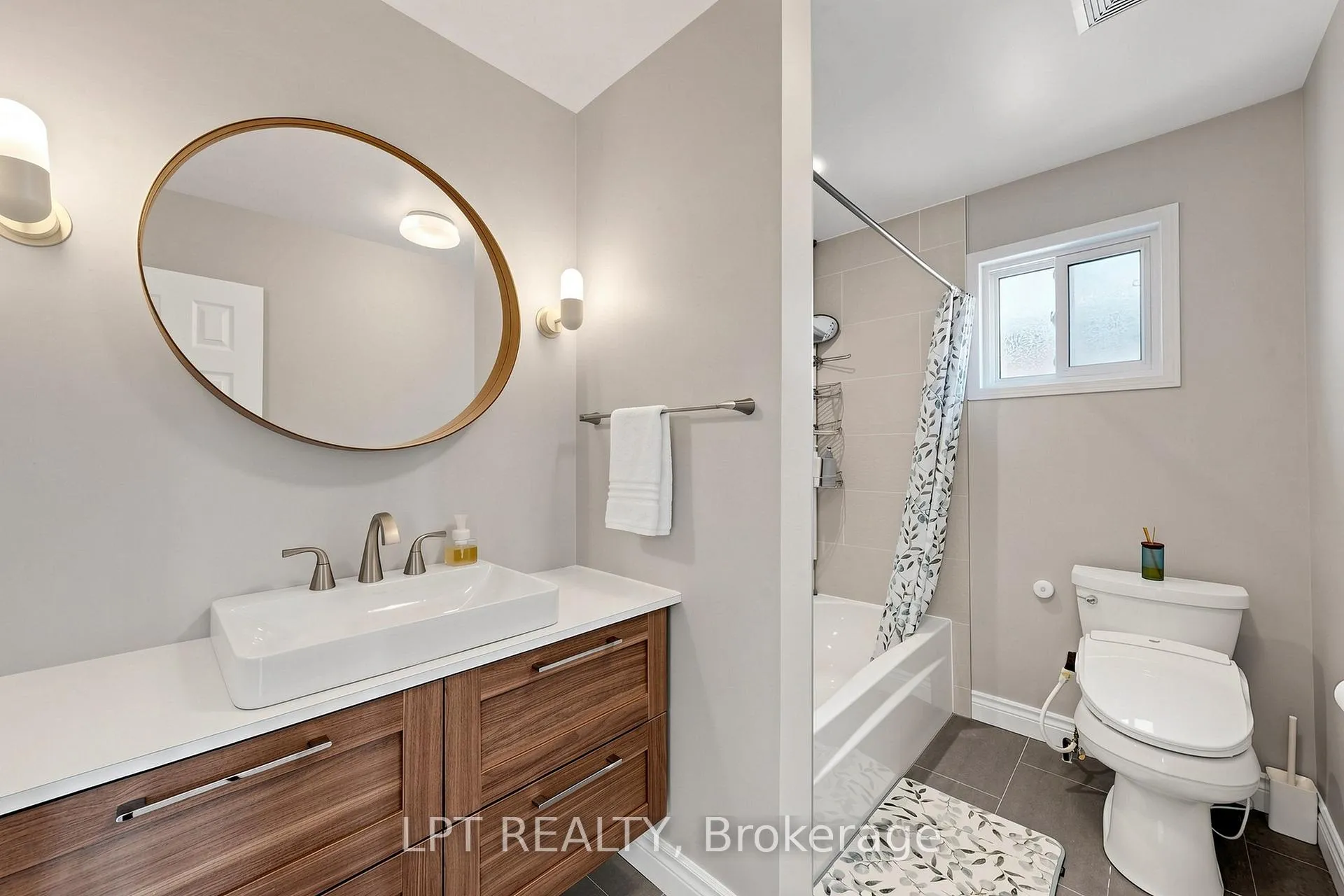 Photo 20 of 30 Pentland Crescent, Vaughan, Maple — HOMEH