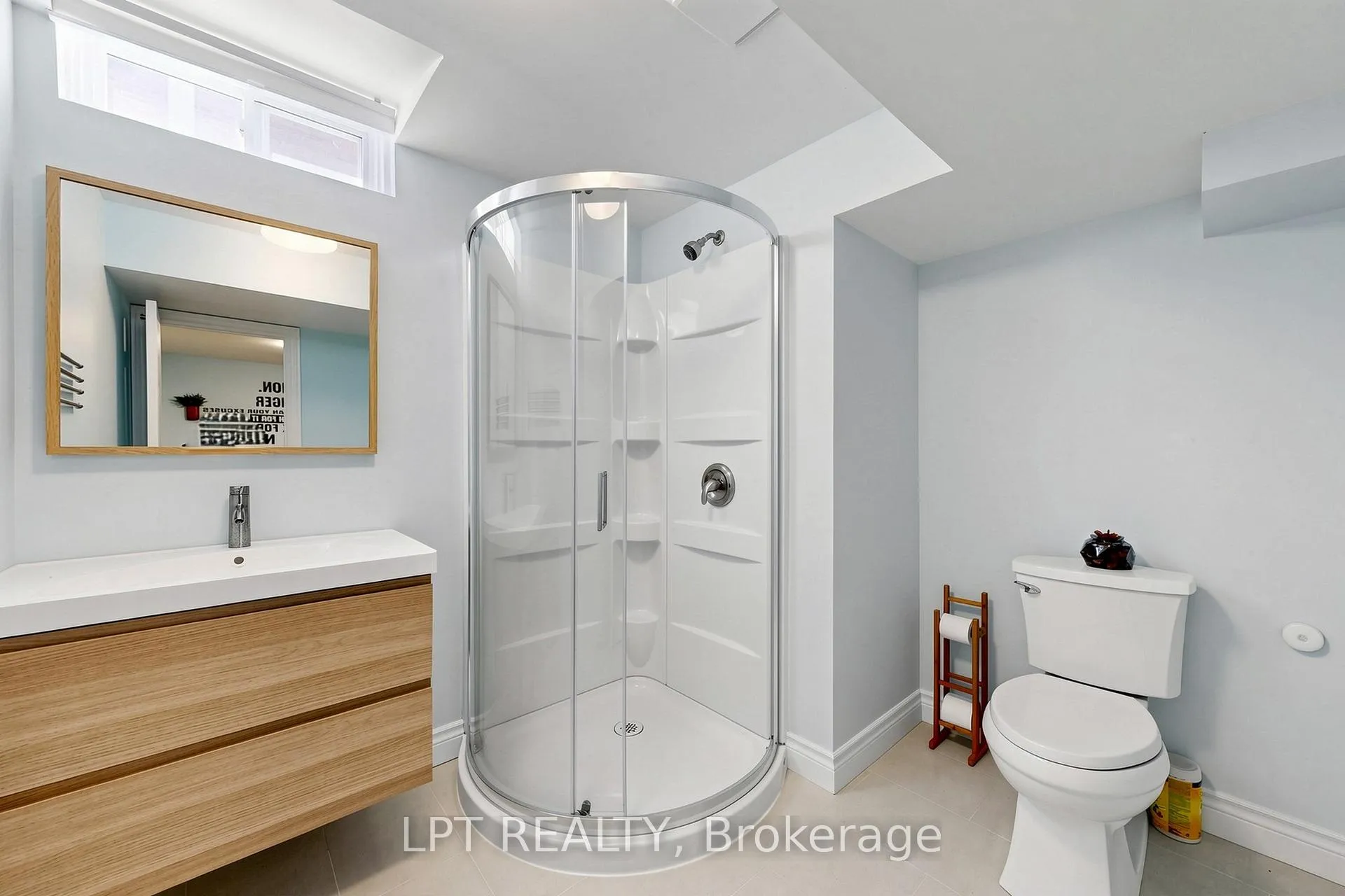 Photo 22 of 30 Pentland Crescent, Vaughan, Maple — HOMEH