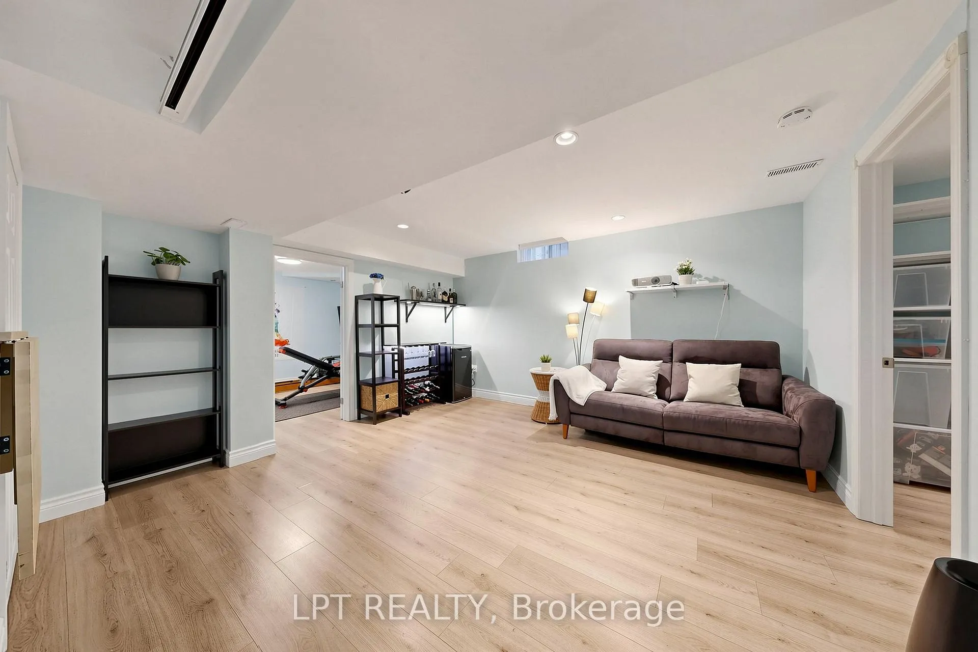 Photo 23 of 30 Pentland Crescent, Vaughan, Maple — HOMEH