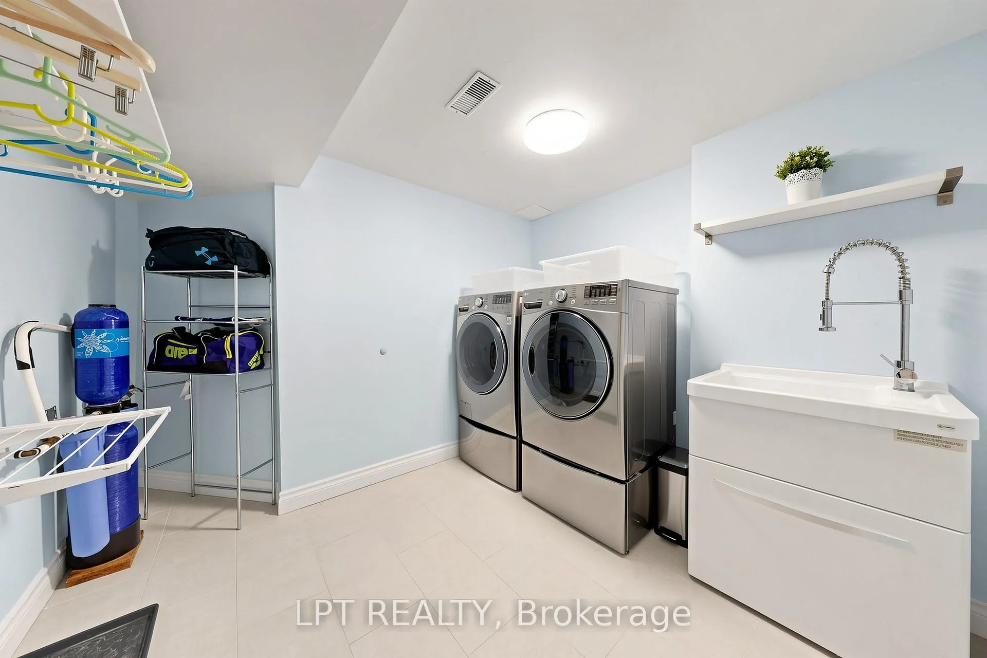 Photo 26 of 30 Pentland Crescent, Vaughan, Maple — HOMEH