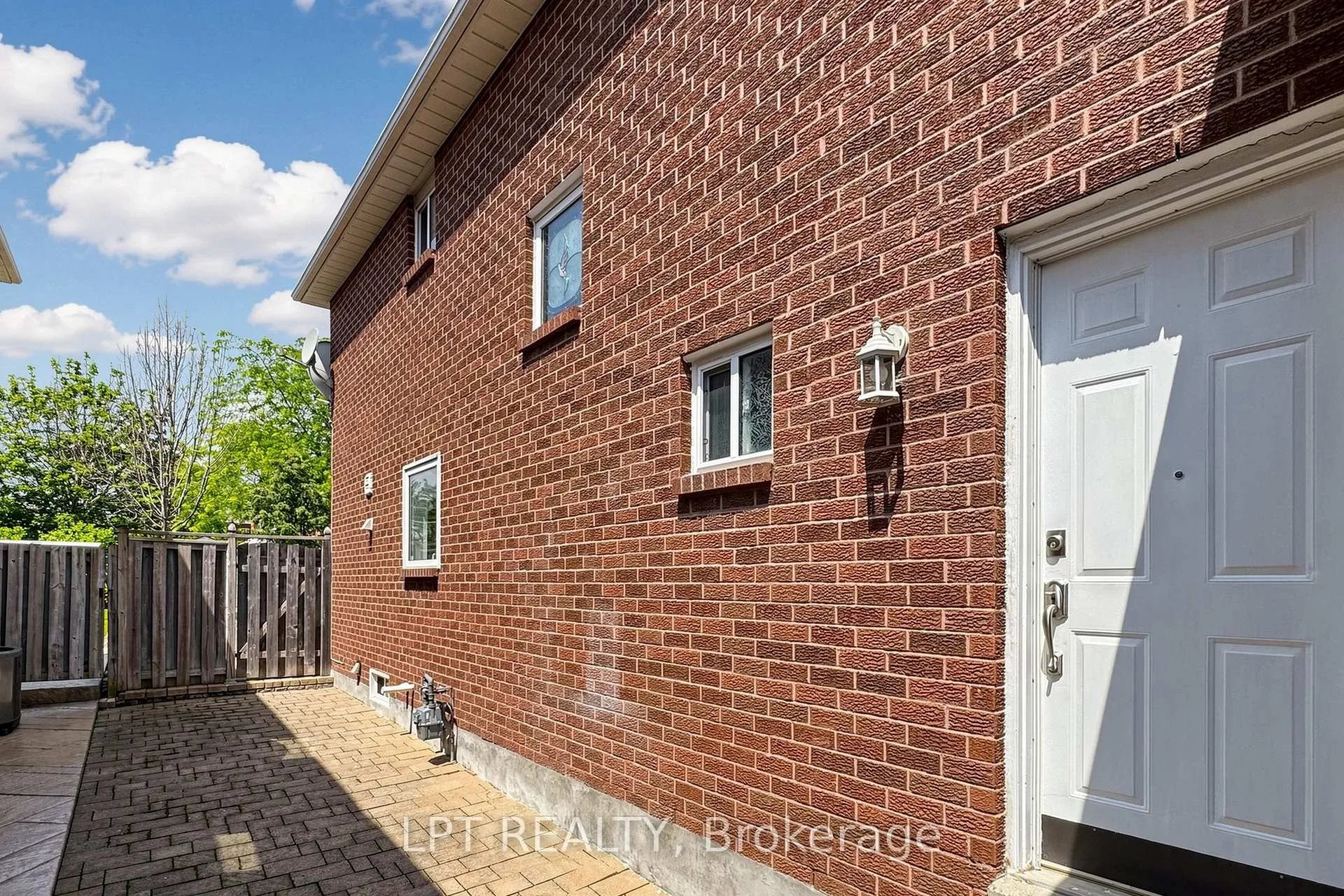 Photo 32 of 30 Pentland Crescent, Vaughan, Maple — HOMEH