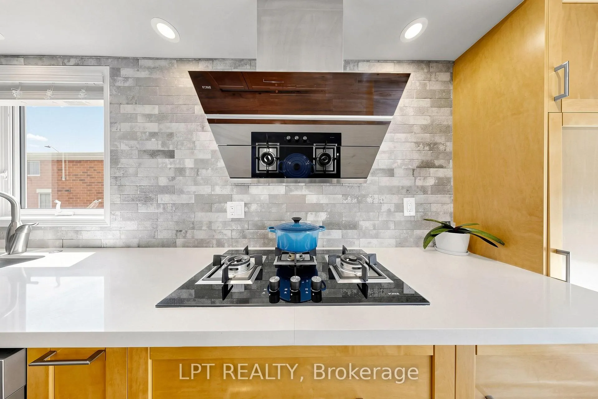 Photo 33 of 30 Pentland Crescent, Vaughan, Maple — HOMEH