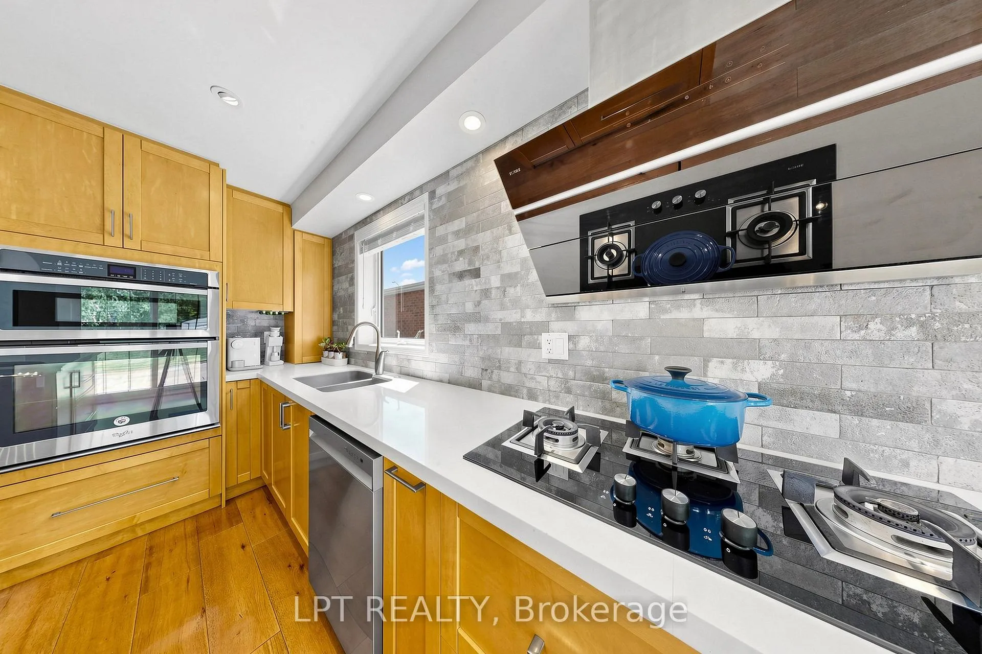 Photo 34 of 30 Pentland Crescent, Vaughan, Maple — HOMEH