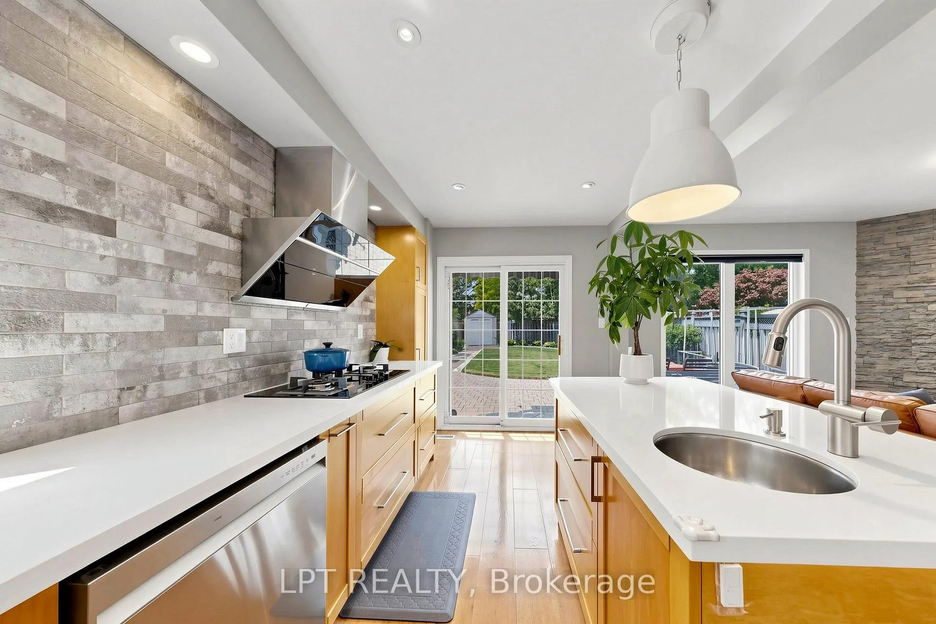 Photo 35 of 30 Pentland Crescent, Vaughan, Maple — HOMEH