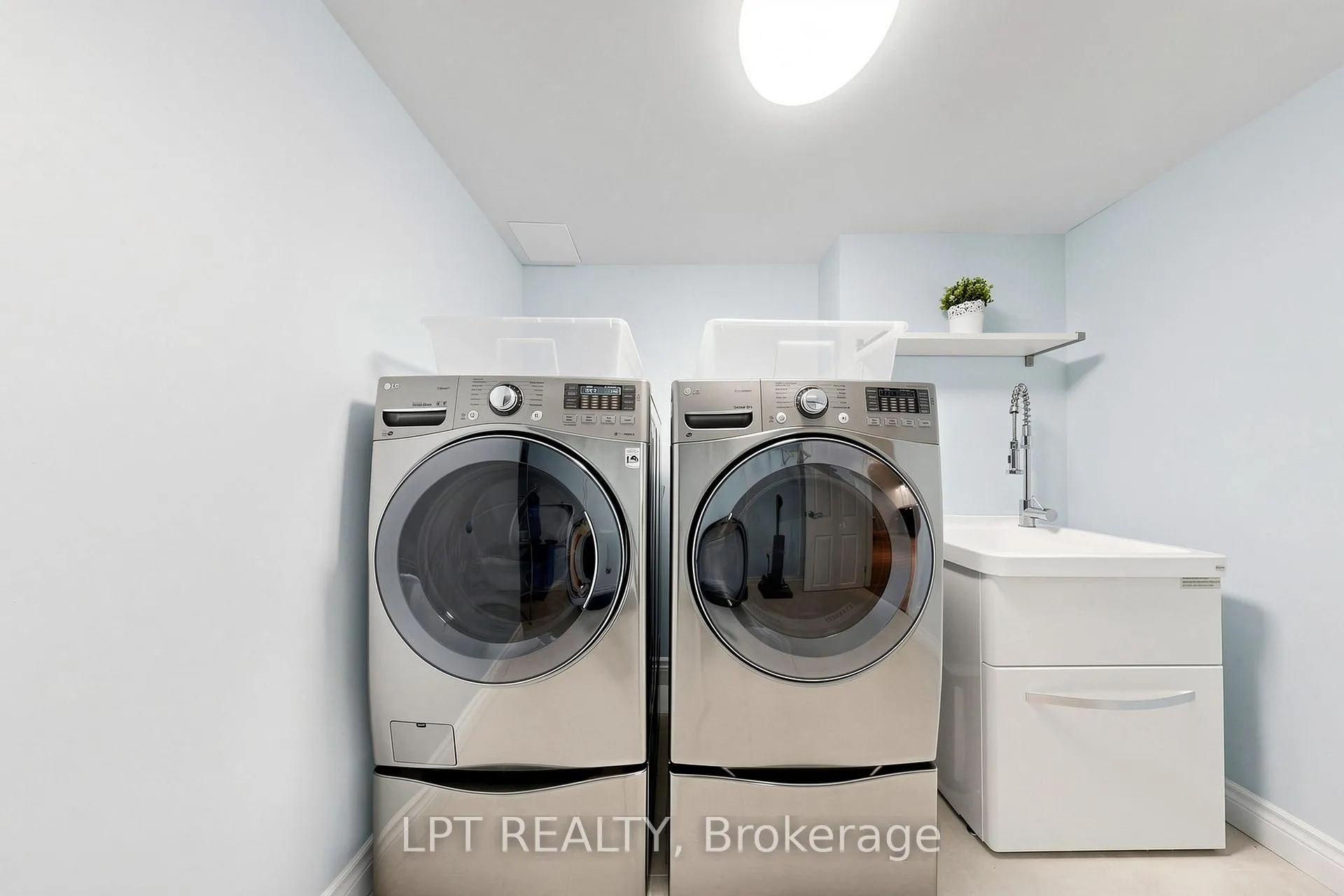 Photo 42 of 30 Pentland Crescent, Vaughan, Maple — HOMEH
