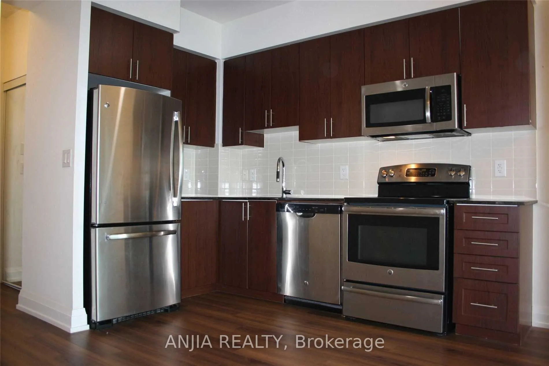 Photo 6 of Unit 2211, 7165 Yonge Street, Markham, Grandview — HOMEH